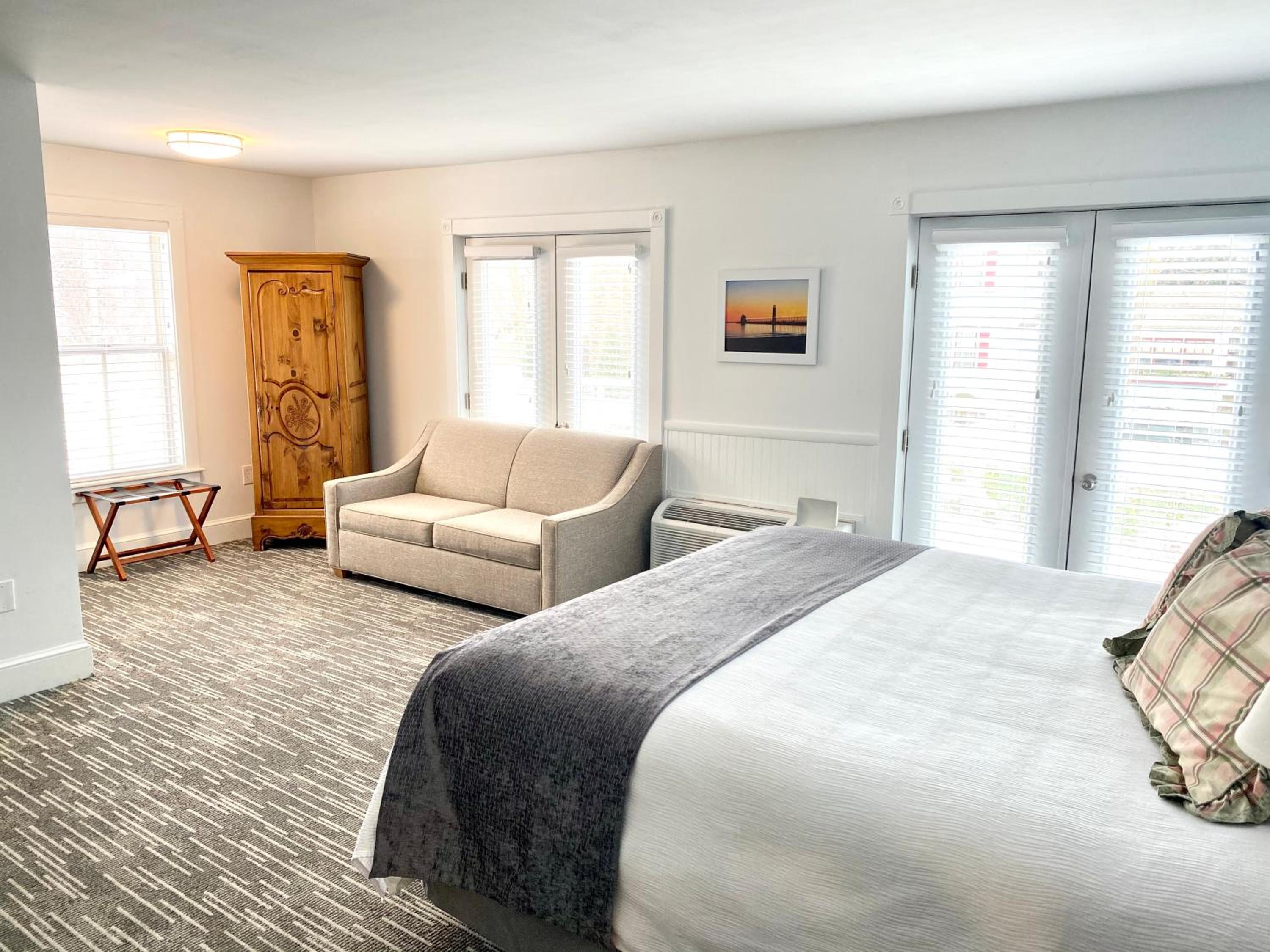 Harbor House Inn
