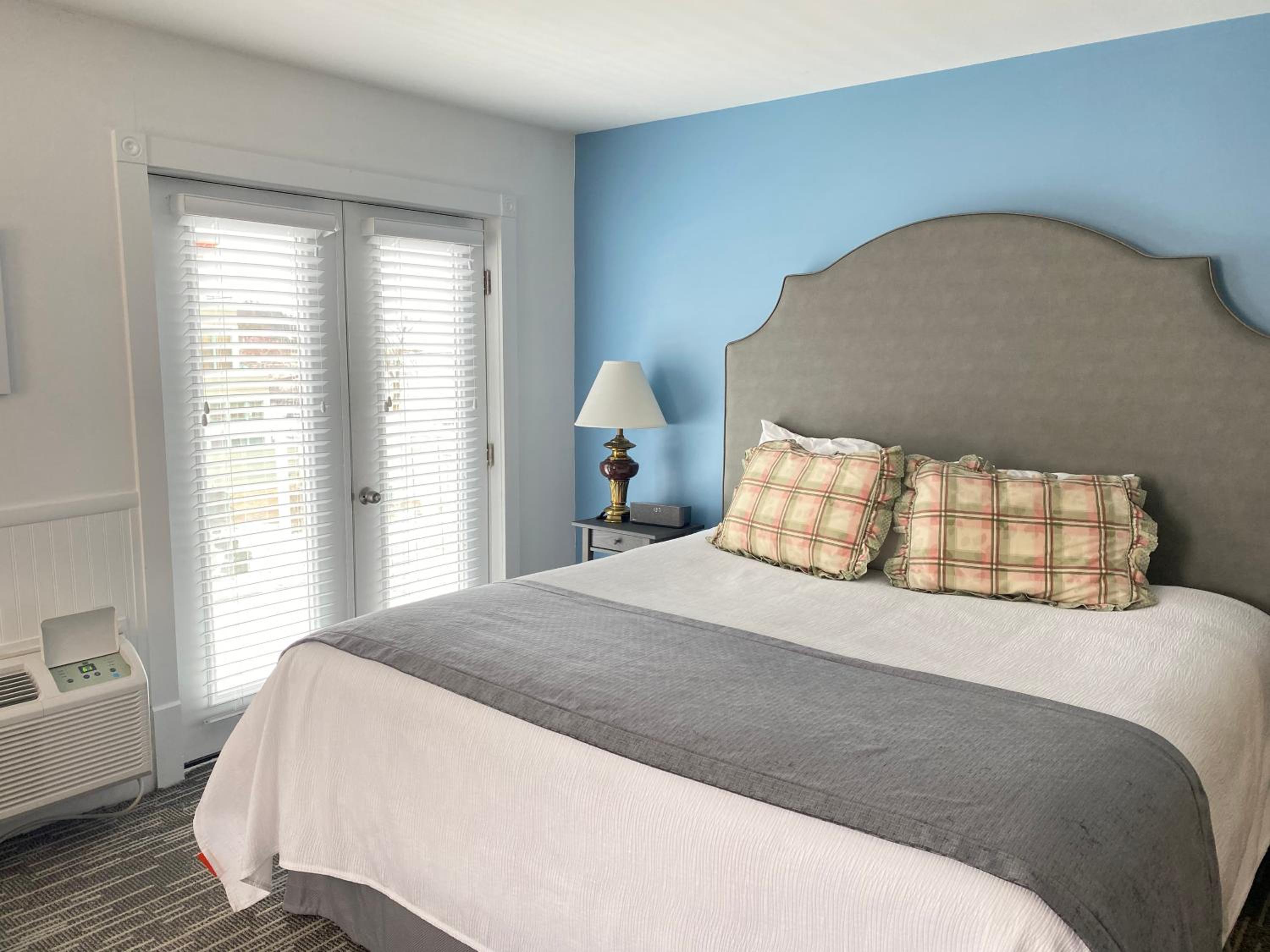 Harbor House Inn