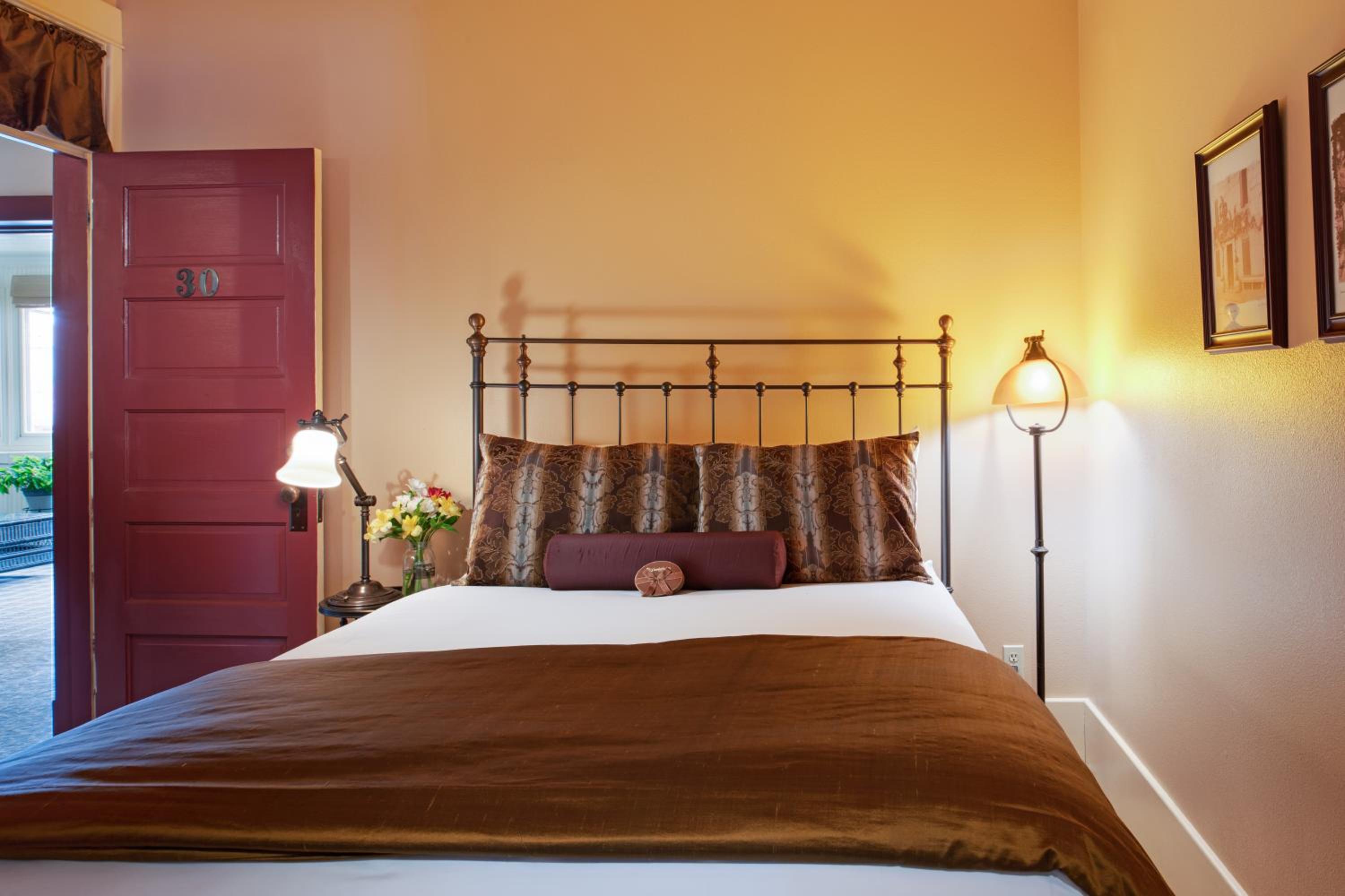 Cody Vacations - Chamberlin Inn - Property Image 11