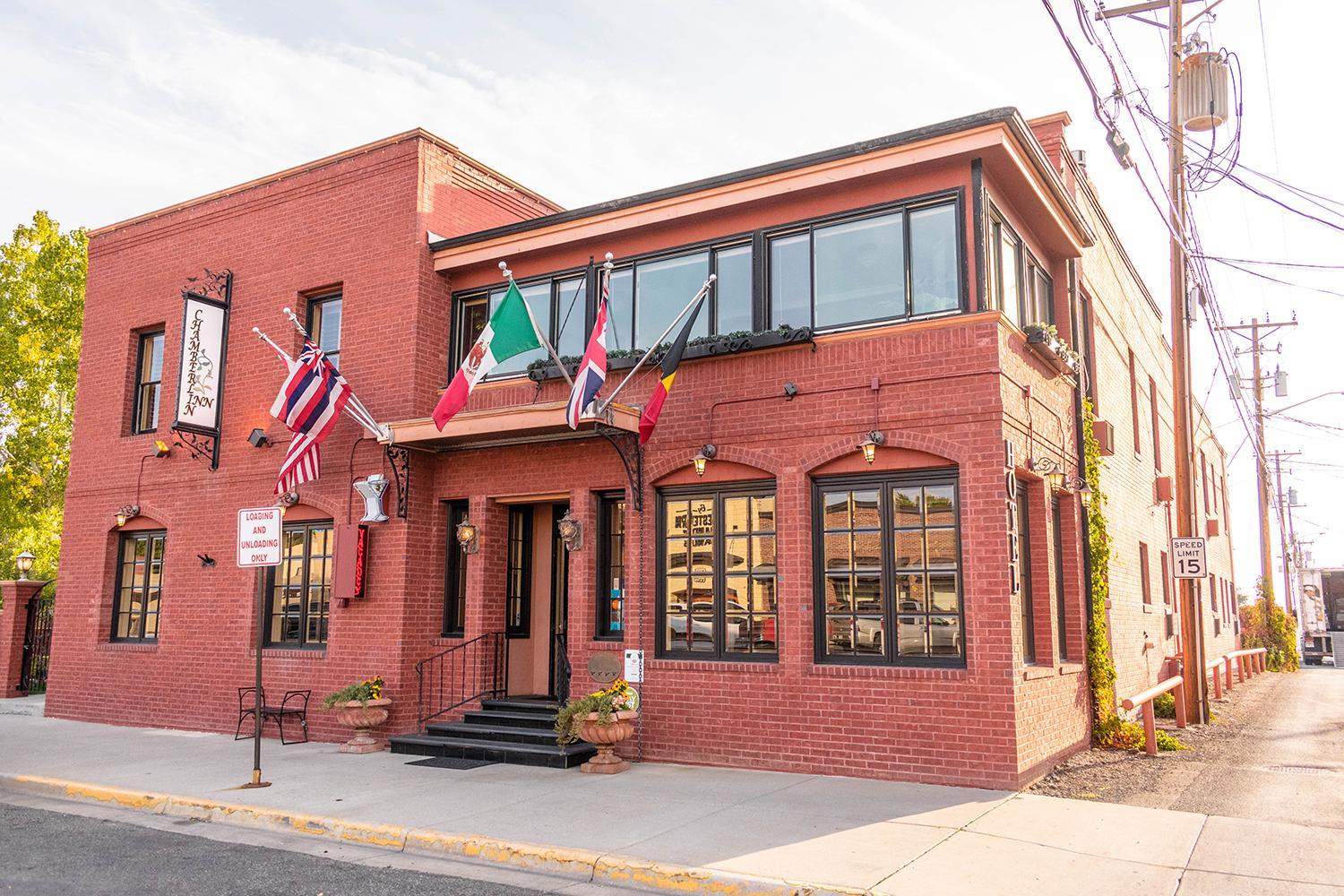 Cody Vacations - Chamberlin Inn - Property Image 1