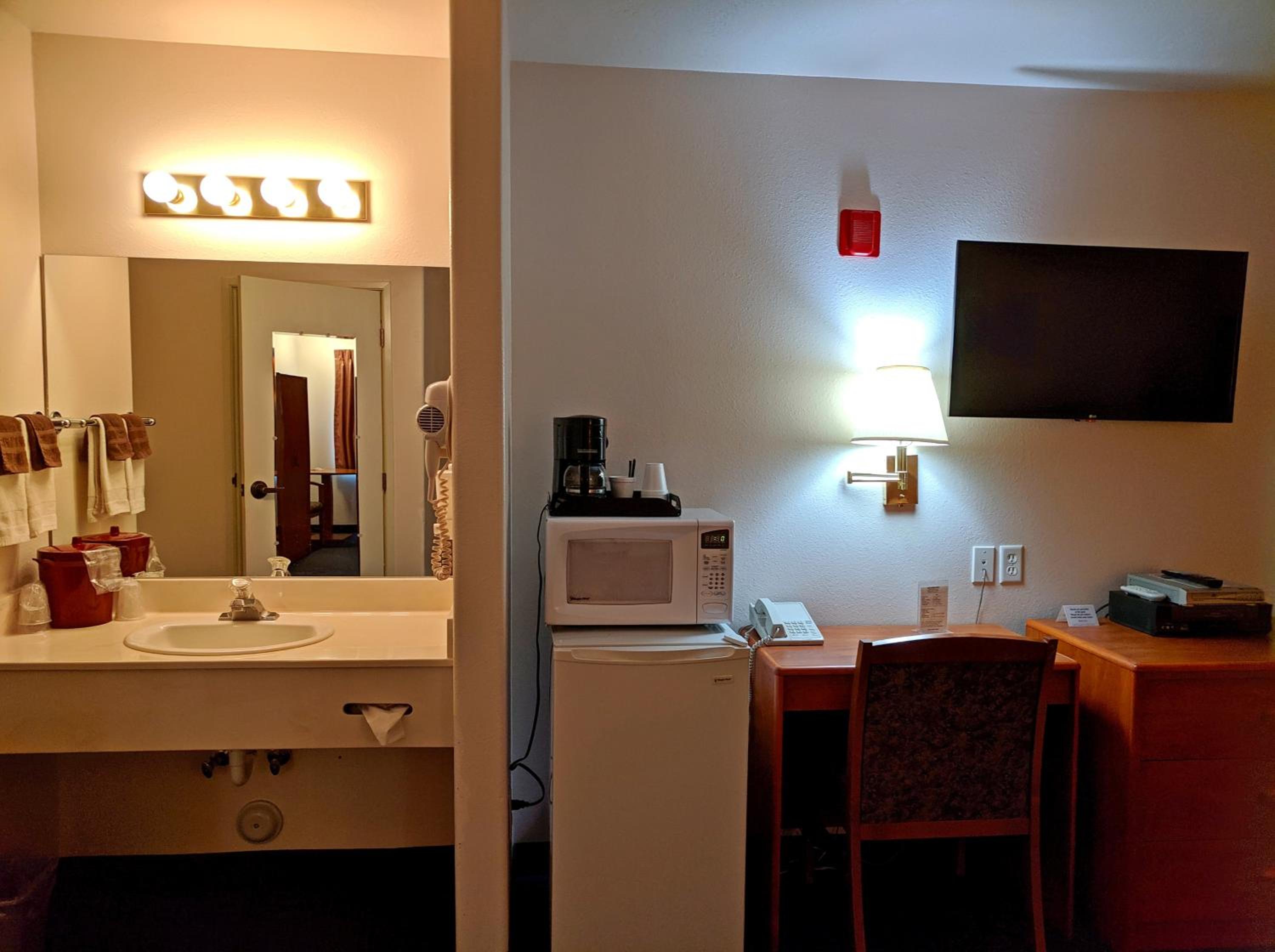 Aquarius Inn