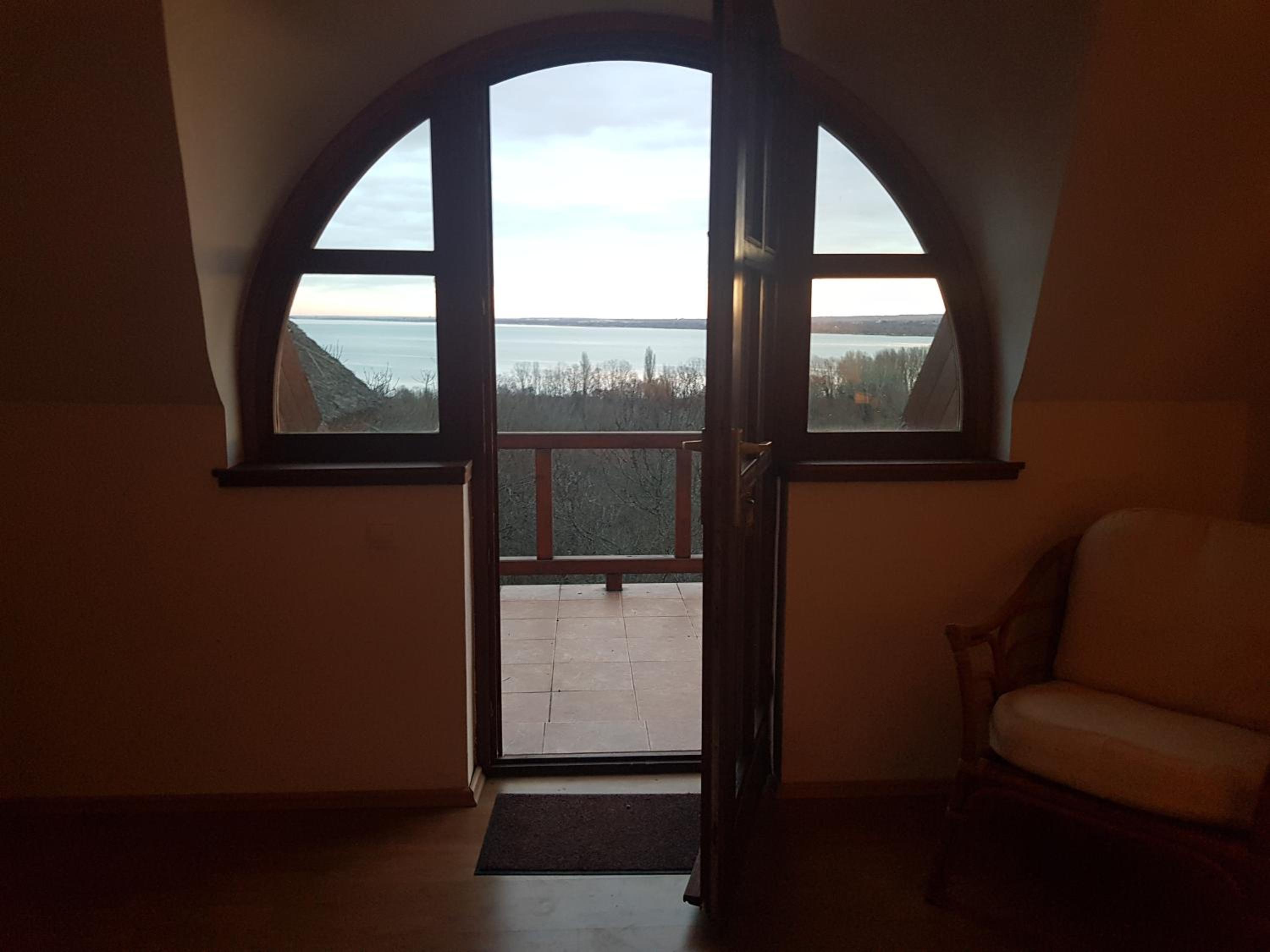 Villa Kőrózsa Vendégház Tihany view 4