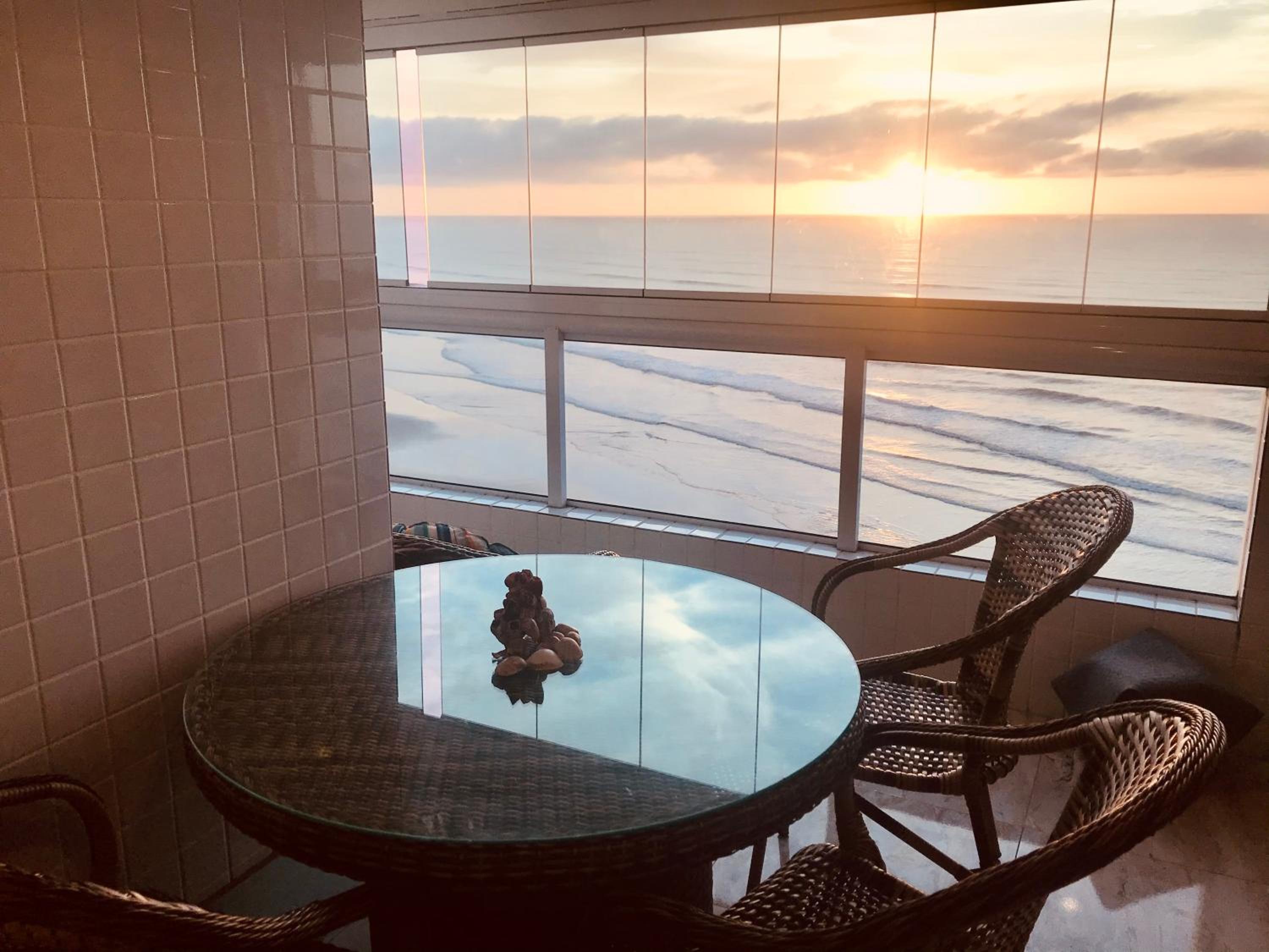 Mongaguá com vista para o Mar pé na areia