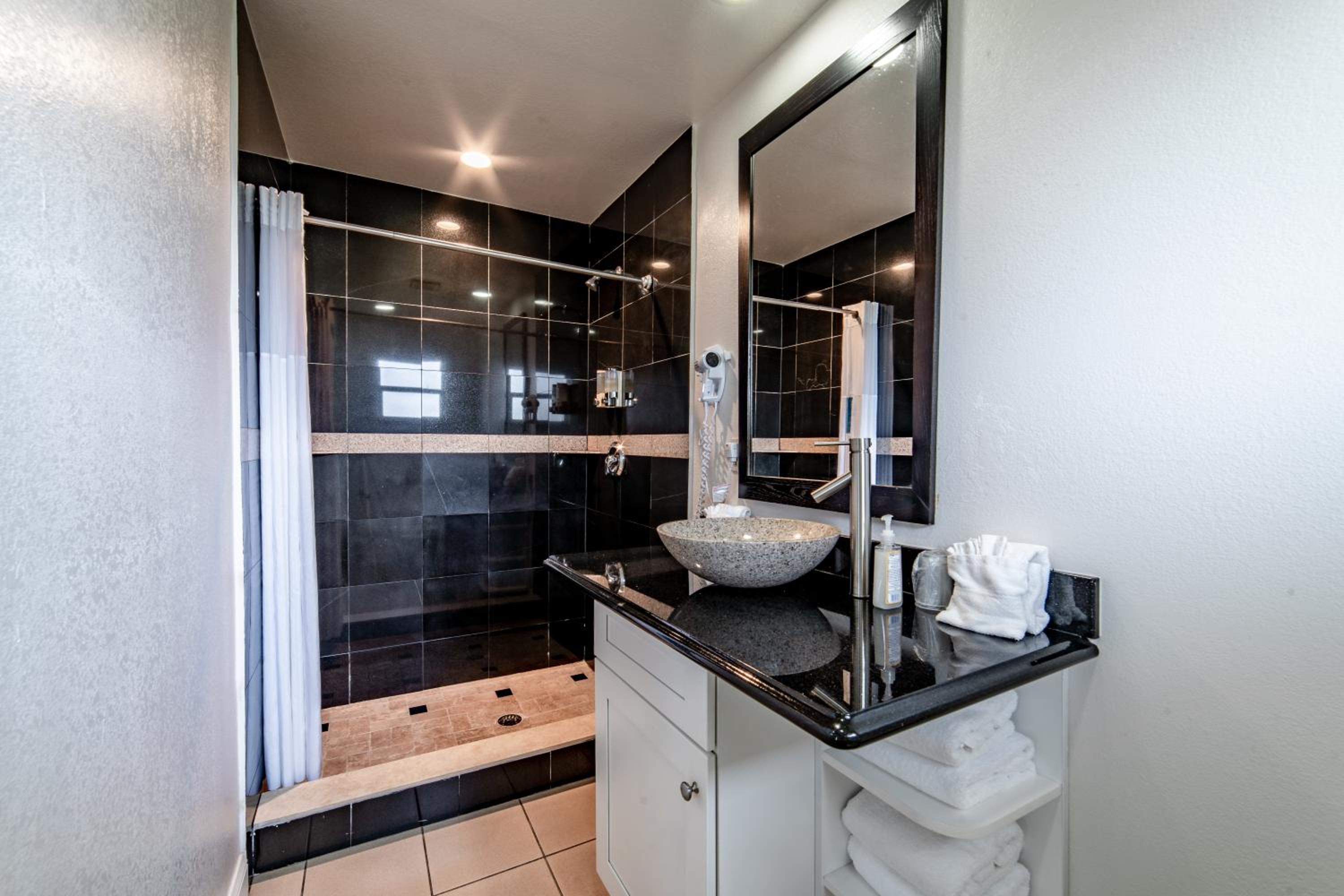 Everglades City Motel - Everglades Adventures Inn