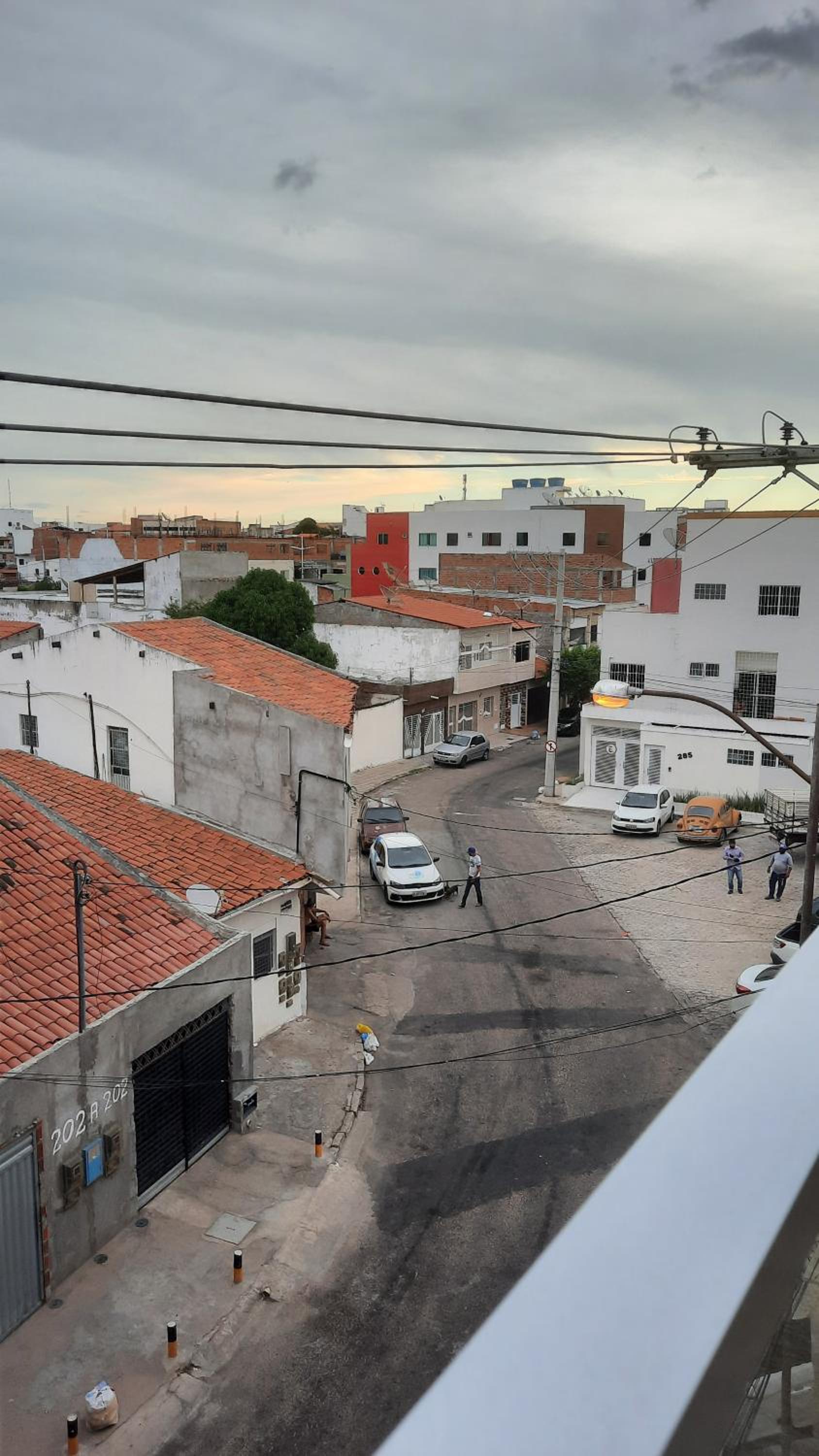 Apartamento mobiliado com varanda no centro de paulo afonso