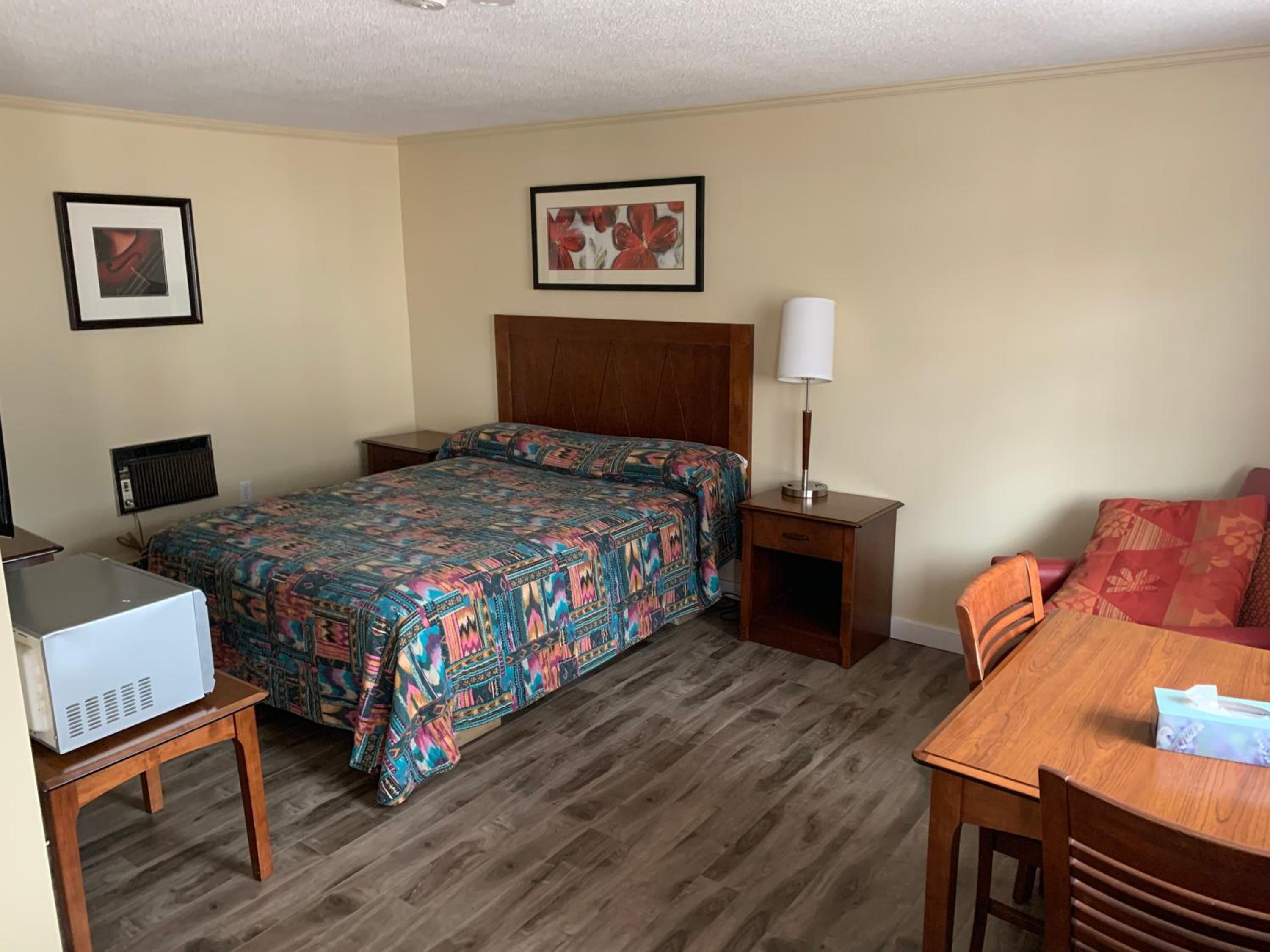 Stonehouse Motel and Restaurant - Image 2