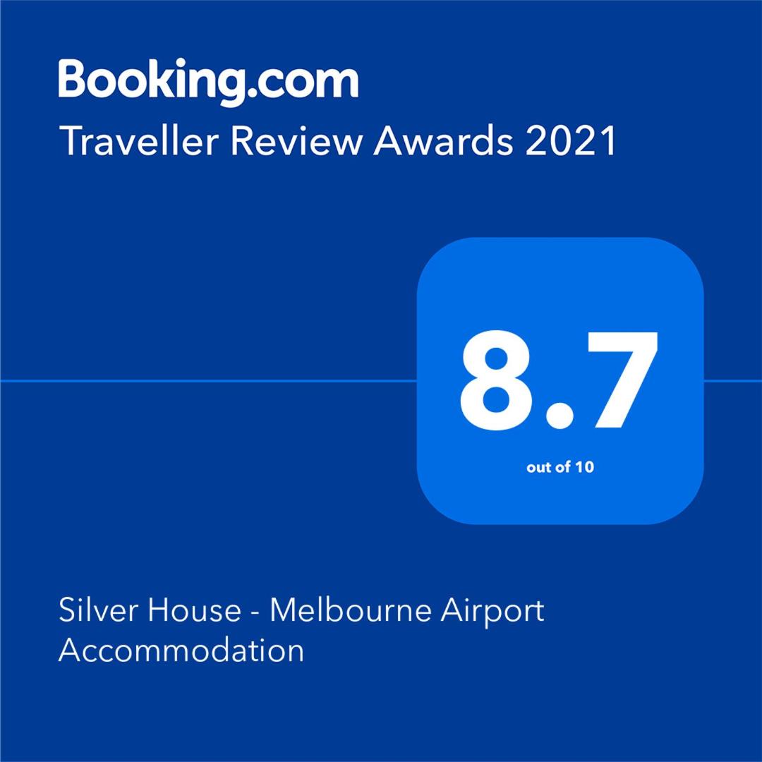 Silver House - Melbourne Airport Accommodation - 7 Minutes from Melbourne Airport