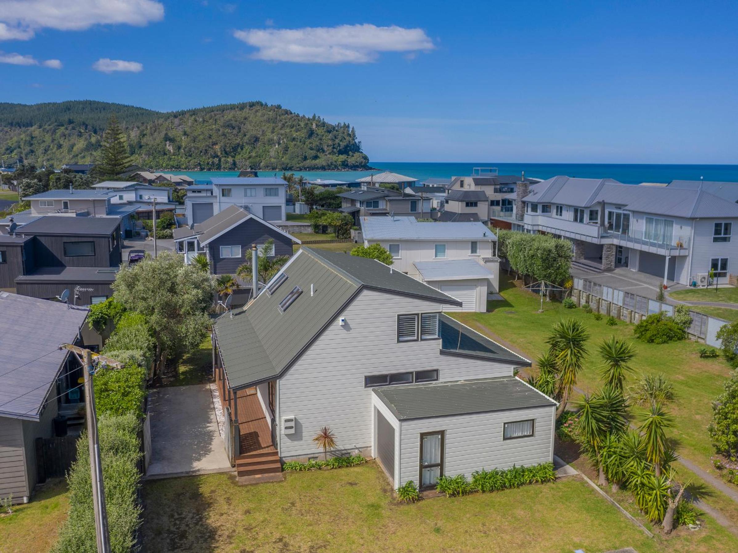 Beaut Bach on Beverley - Whangamata Holiday Home view 5