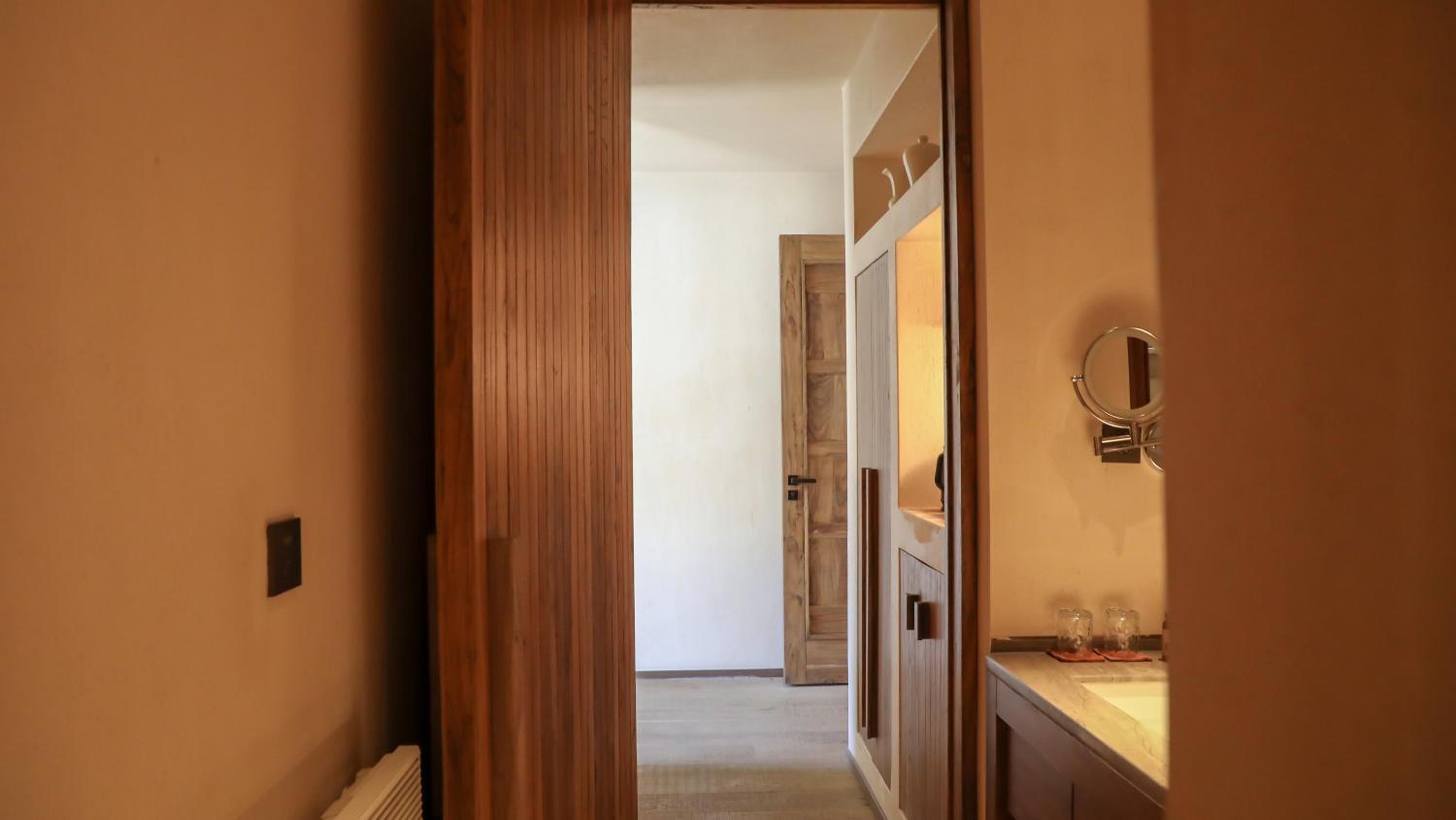 Sunyata Hotel. Deqin Meili