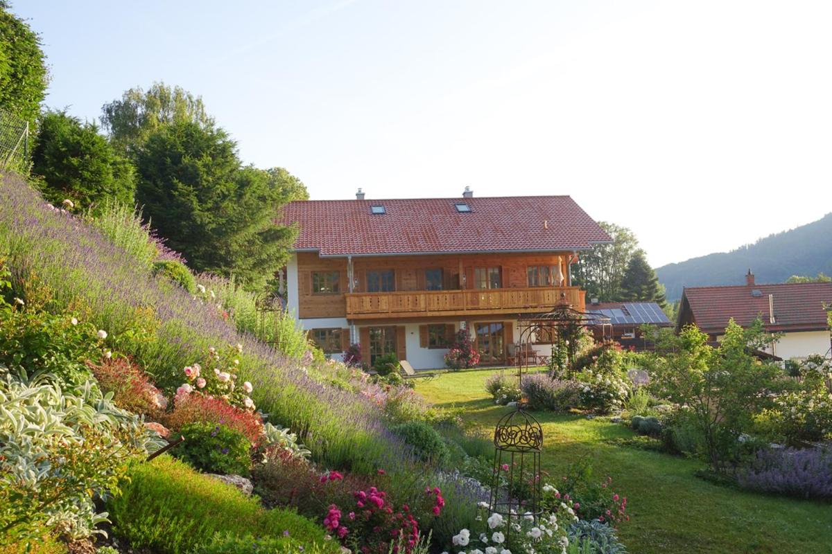 Ferienwohnungen im Rosengarten inkl. Chiemgaukarte view 2