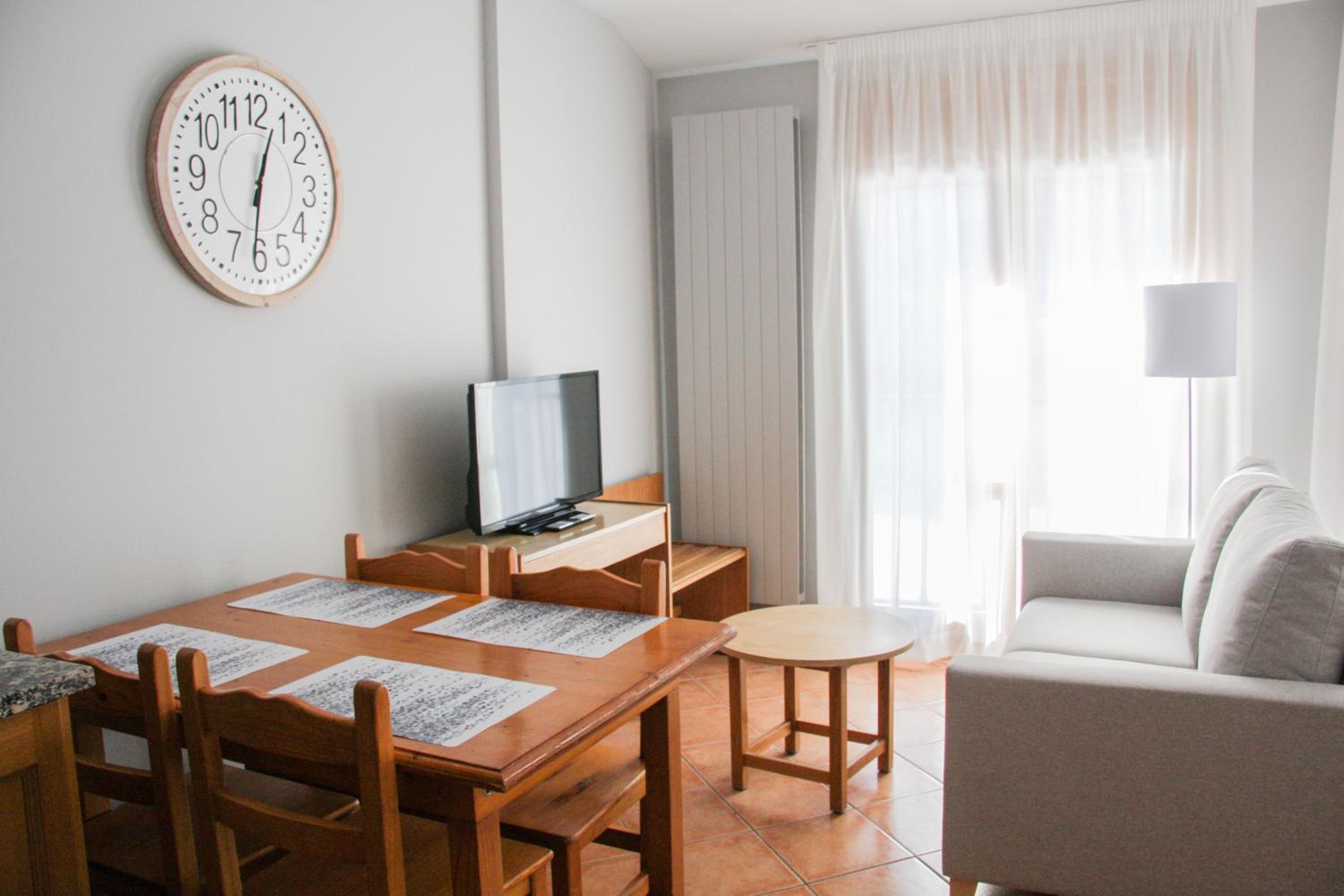 APARTAMENTS COLELLS