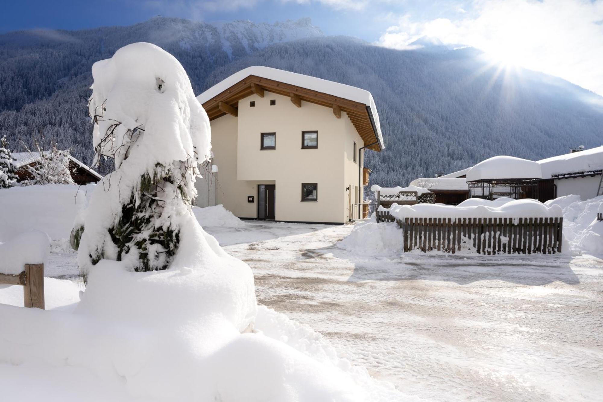 Berg' & Bluamen Appartements Stubai