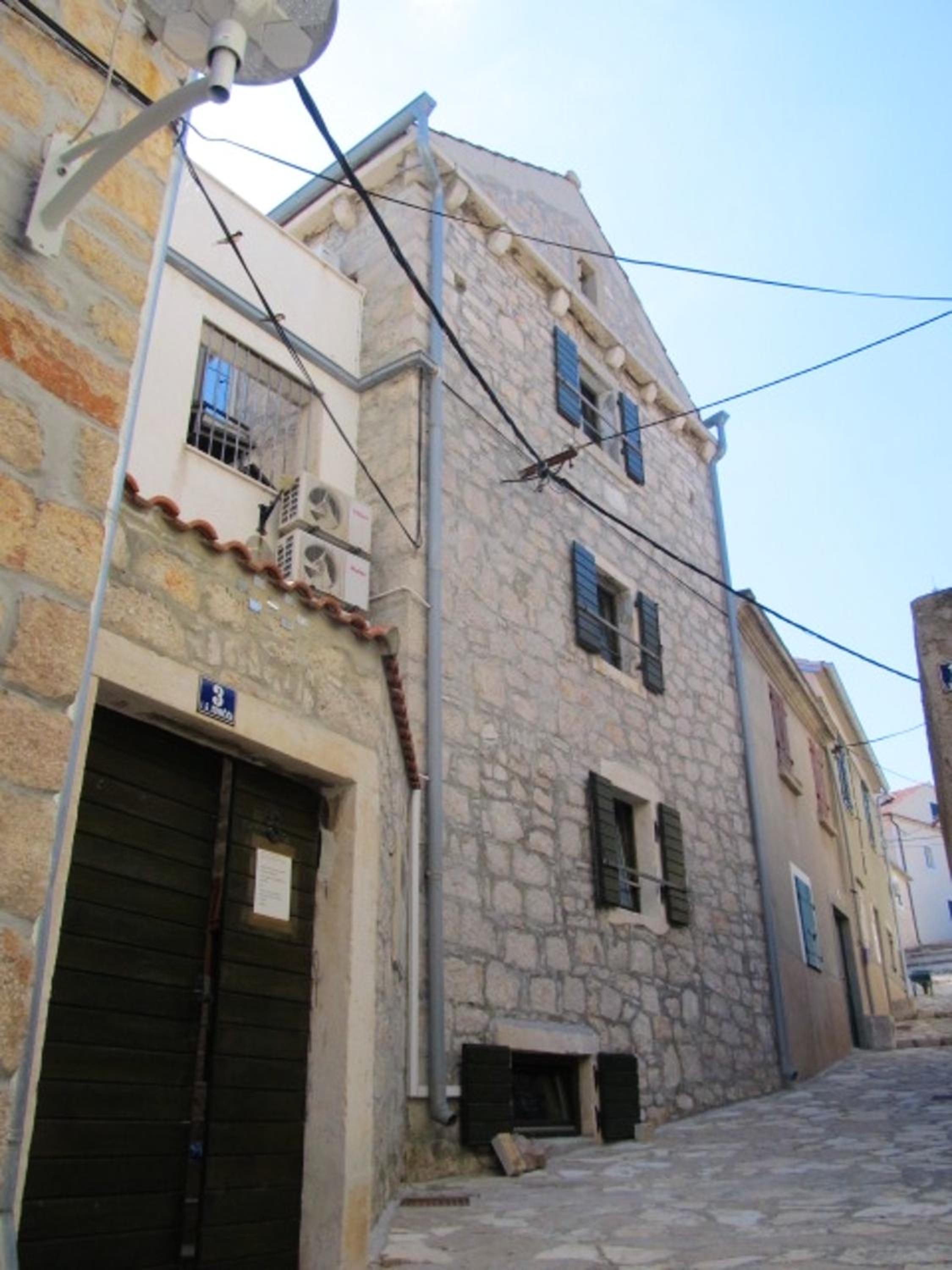 Comfortable apartment in Betina 55 m² with terrace