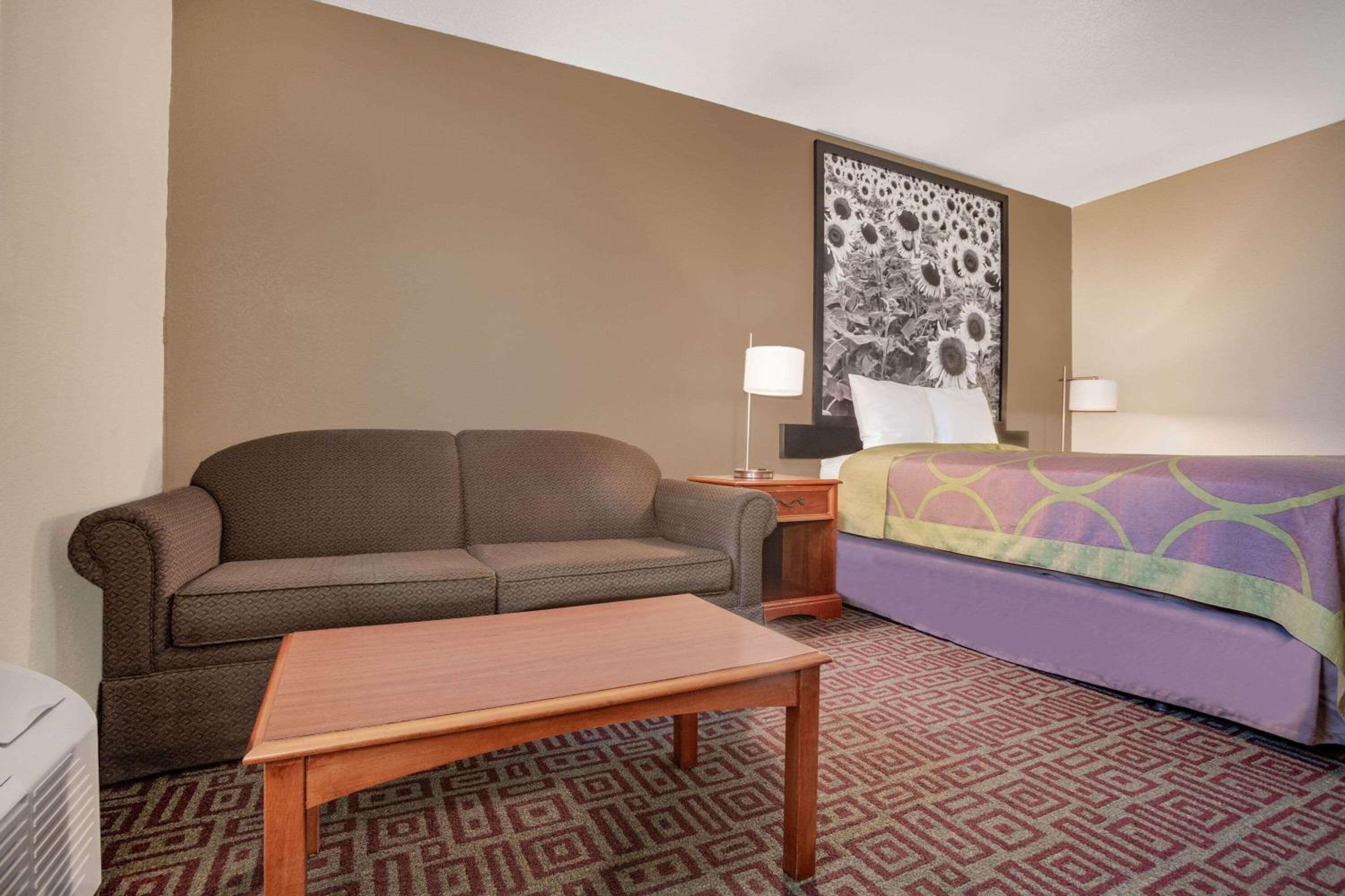 Super 8 by Wyndham Fort Madison - Property Image 29