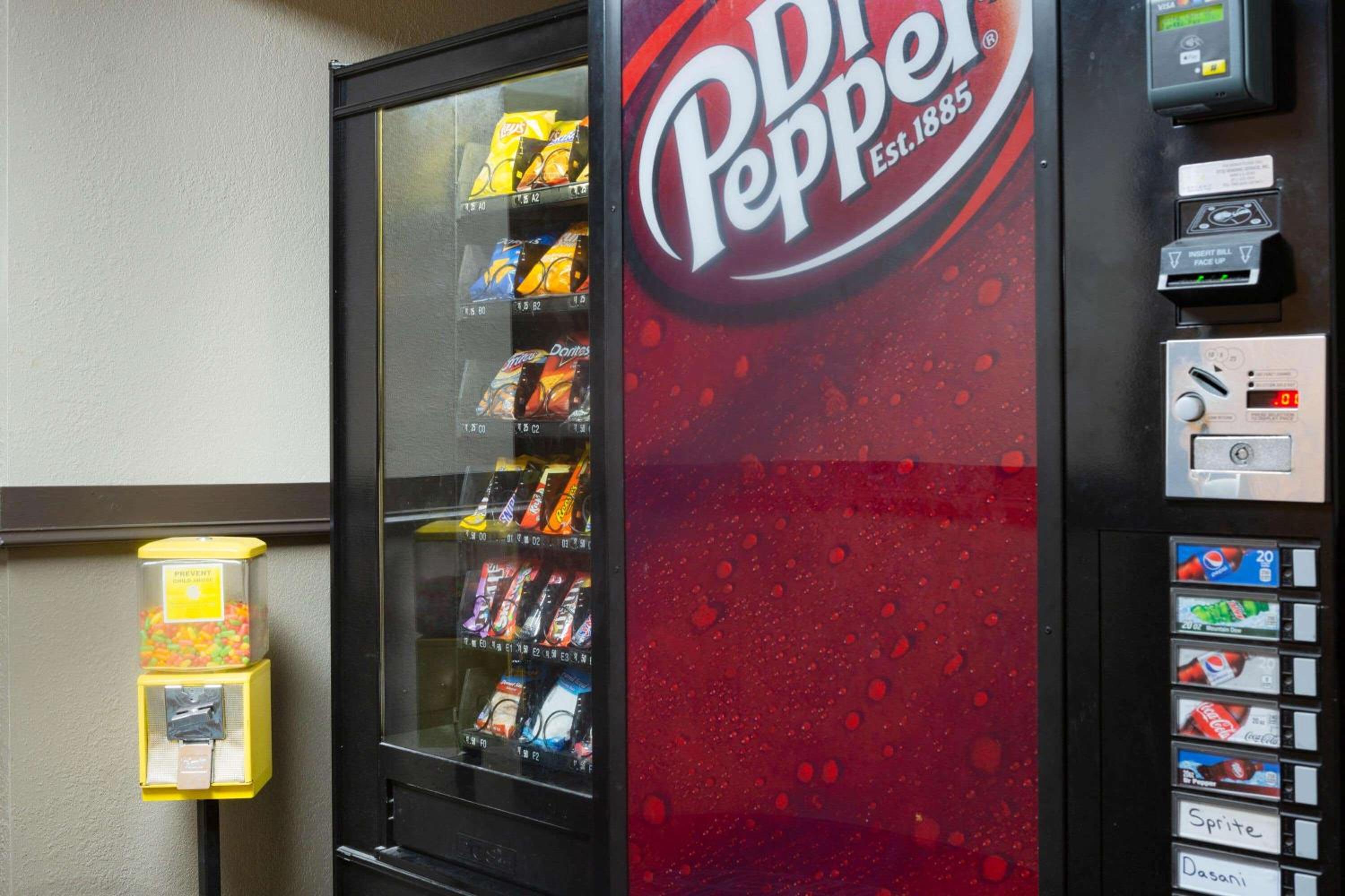 Super 8 by Wyndham Fort Madison - Property Image 37