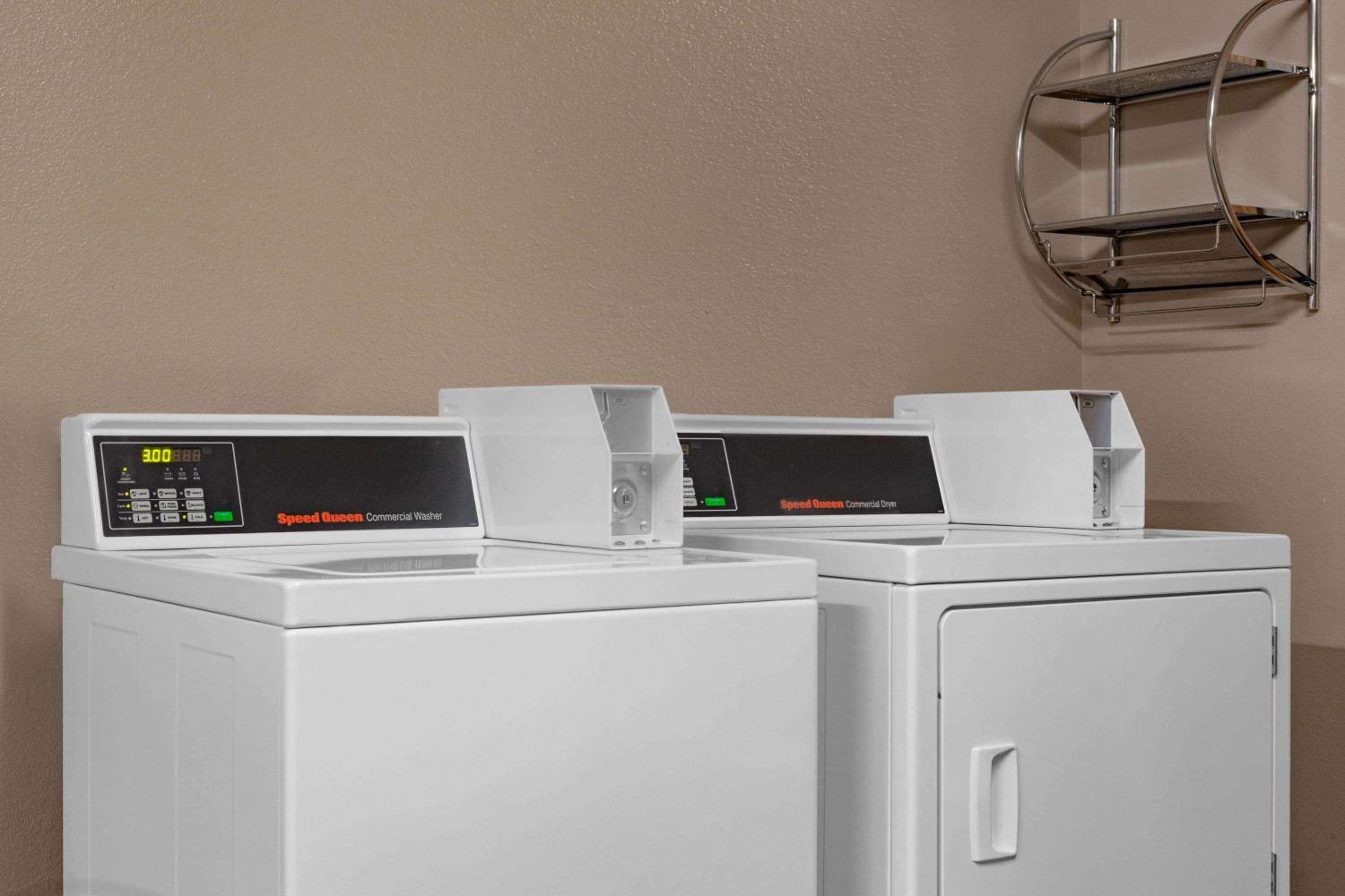 Super 8 by Wyndham Fort Madison - Property Image 38