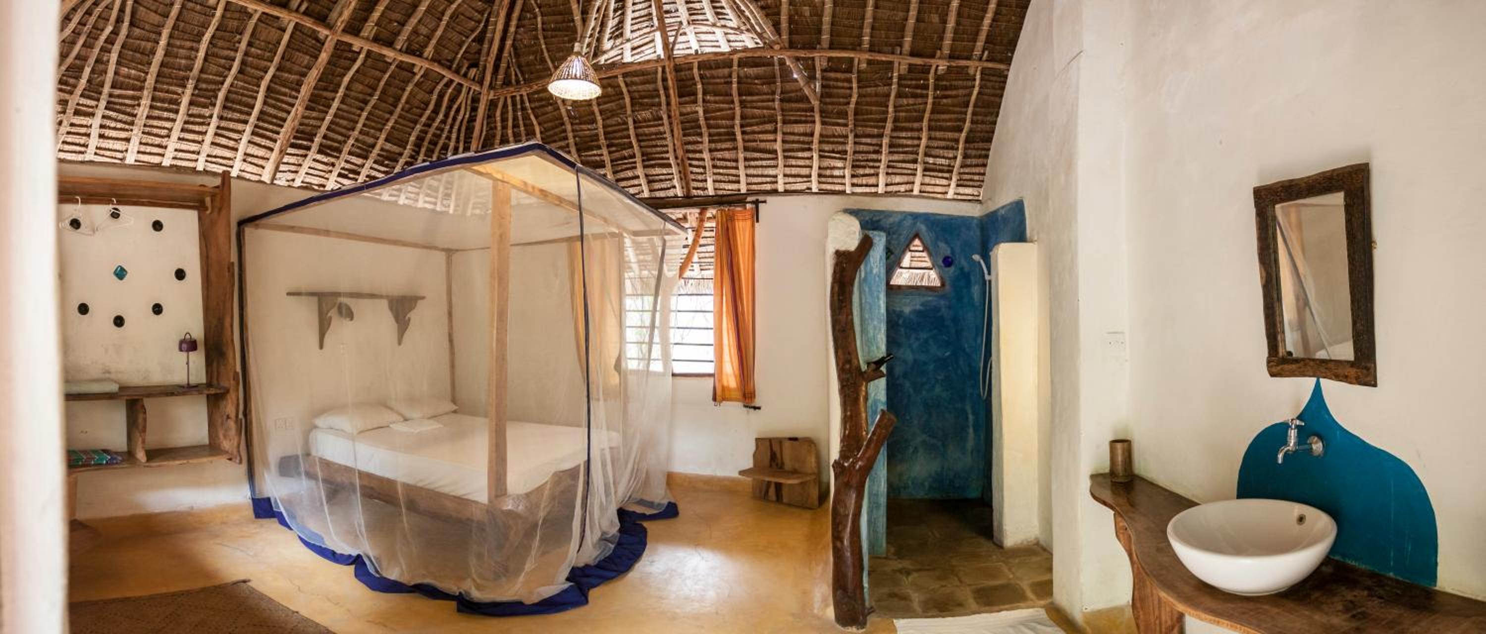 Distant Relatives Ecolodge & Backpackers