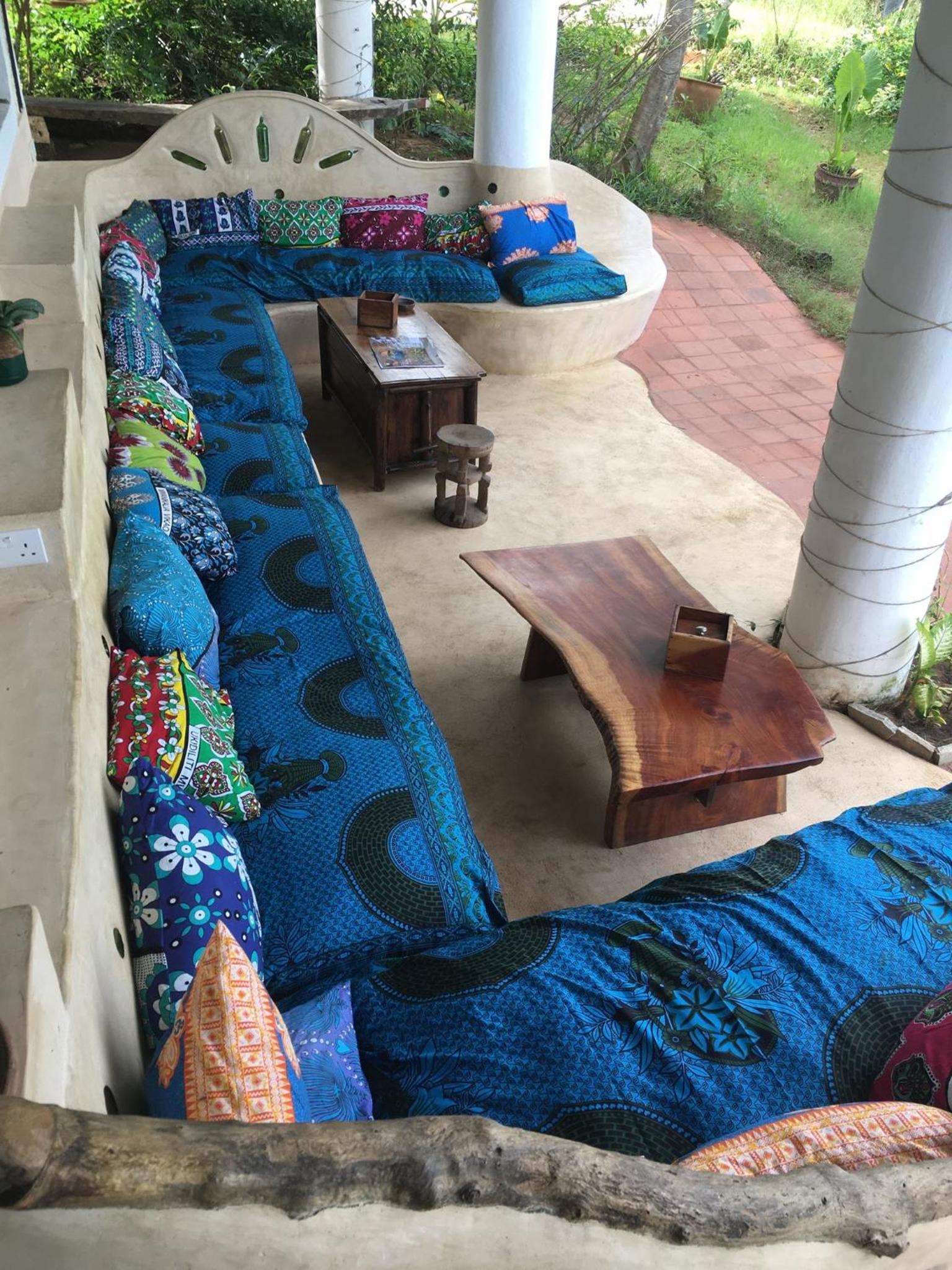 Distant Relatives Ecolodge & Backpackers