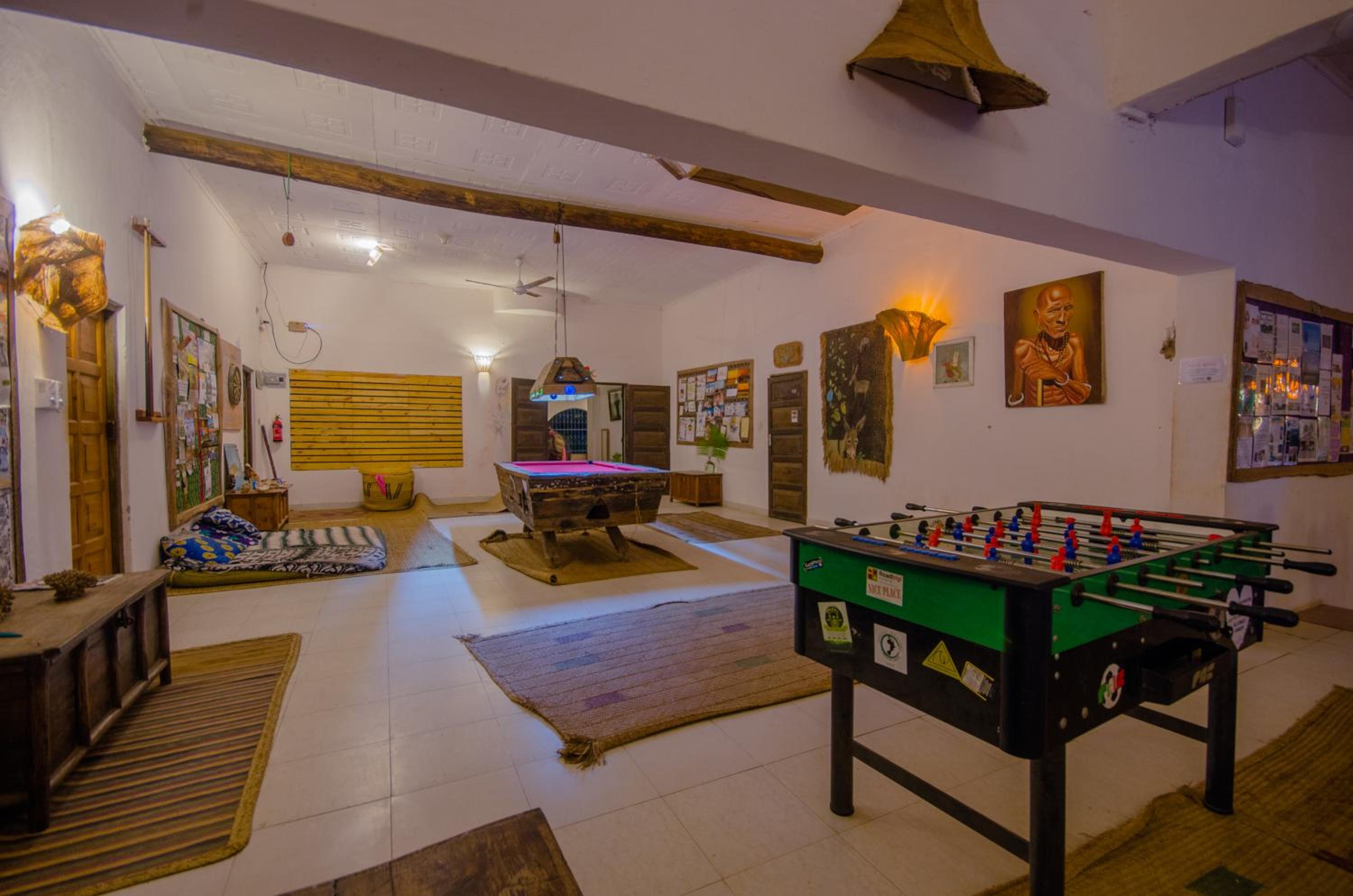 Distant Relatives Ecolodge & Backpackers