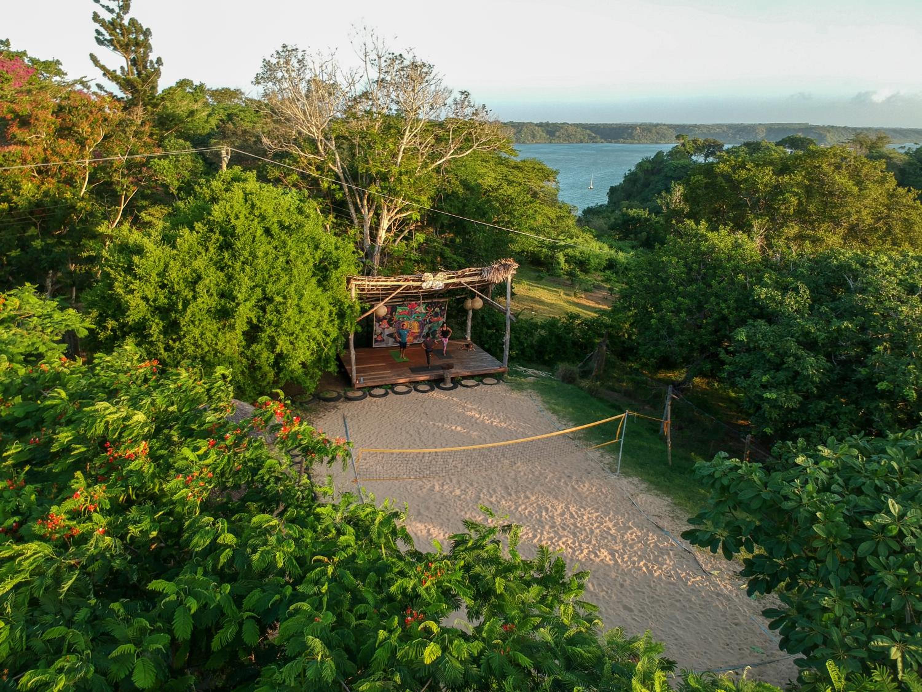 Distant Relatives Ecolodge & Backpackers