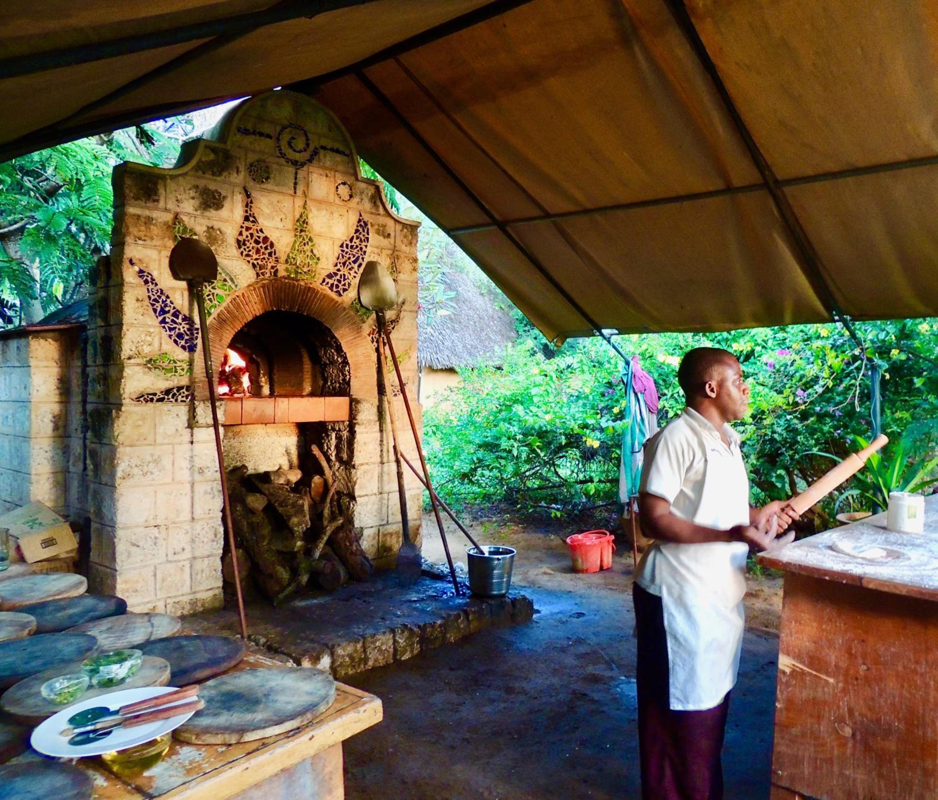 Distant Relatives Ecolodge & Backpackers