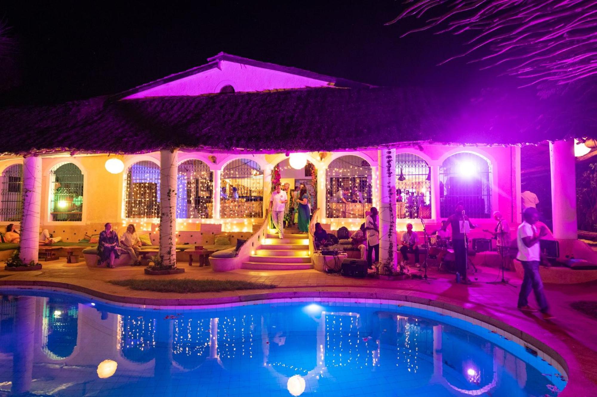 Distant Relatives Ecolodge & Backpackers