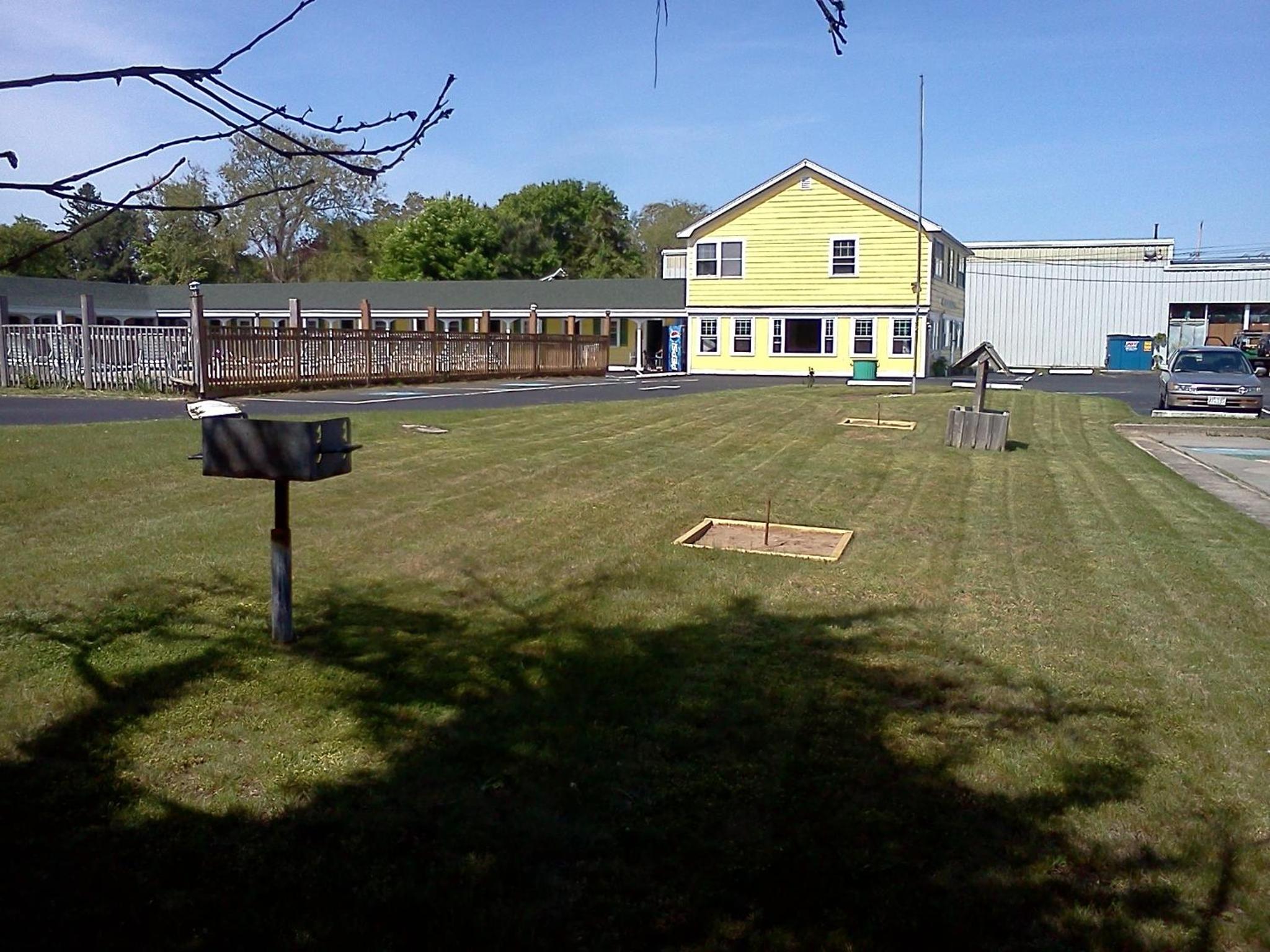 Jonathan Edwards Motel view 5
