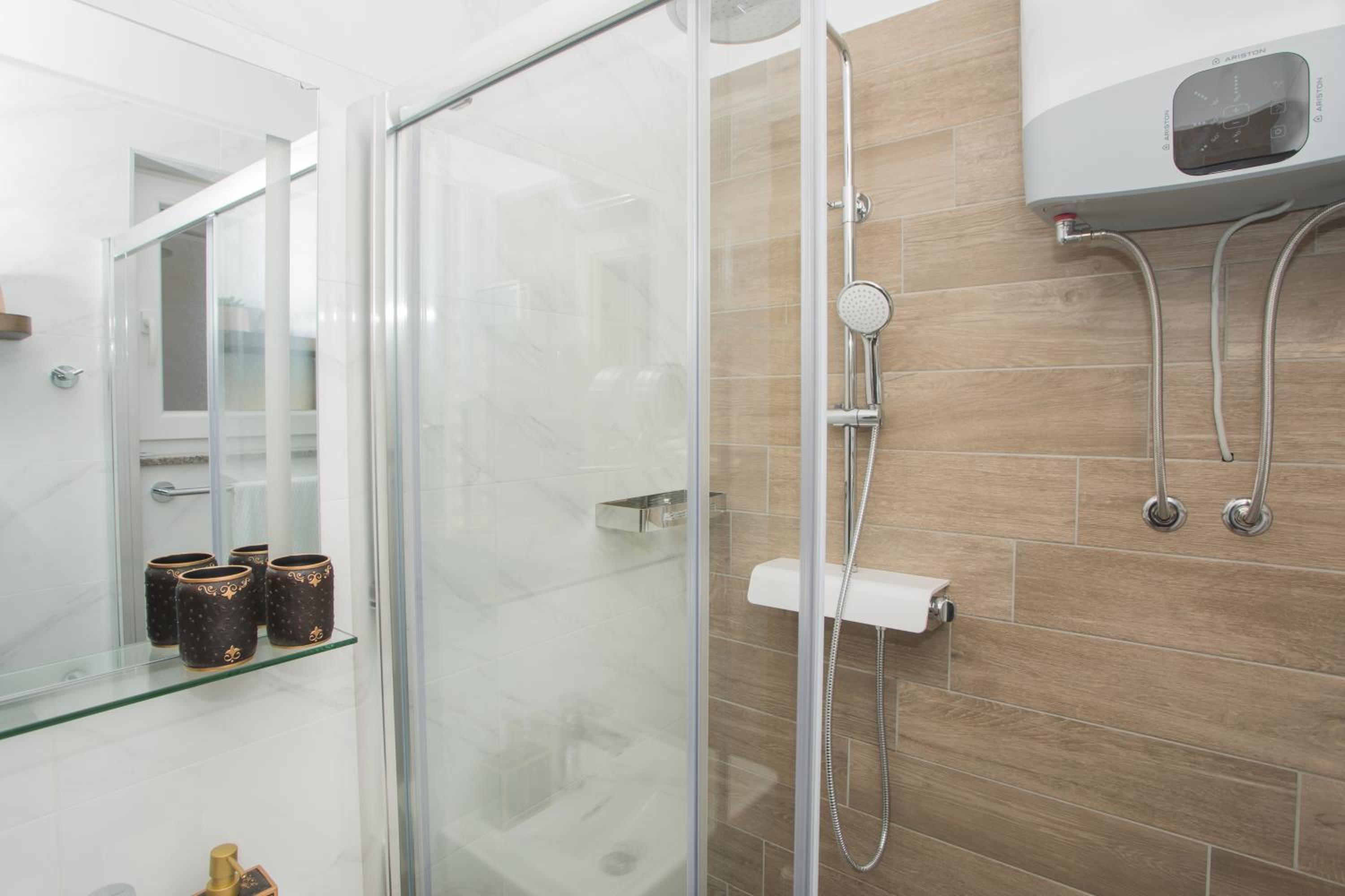 Photo 128