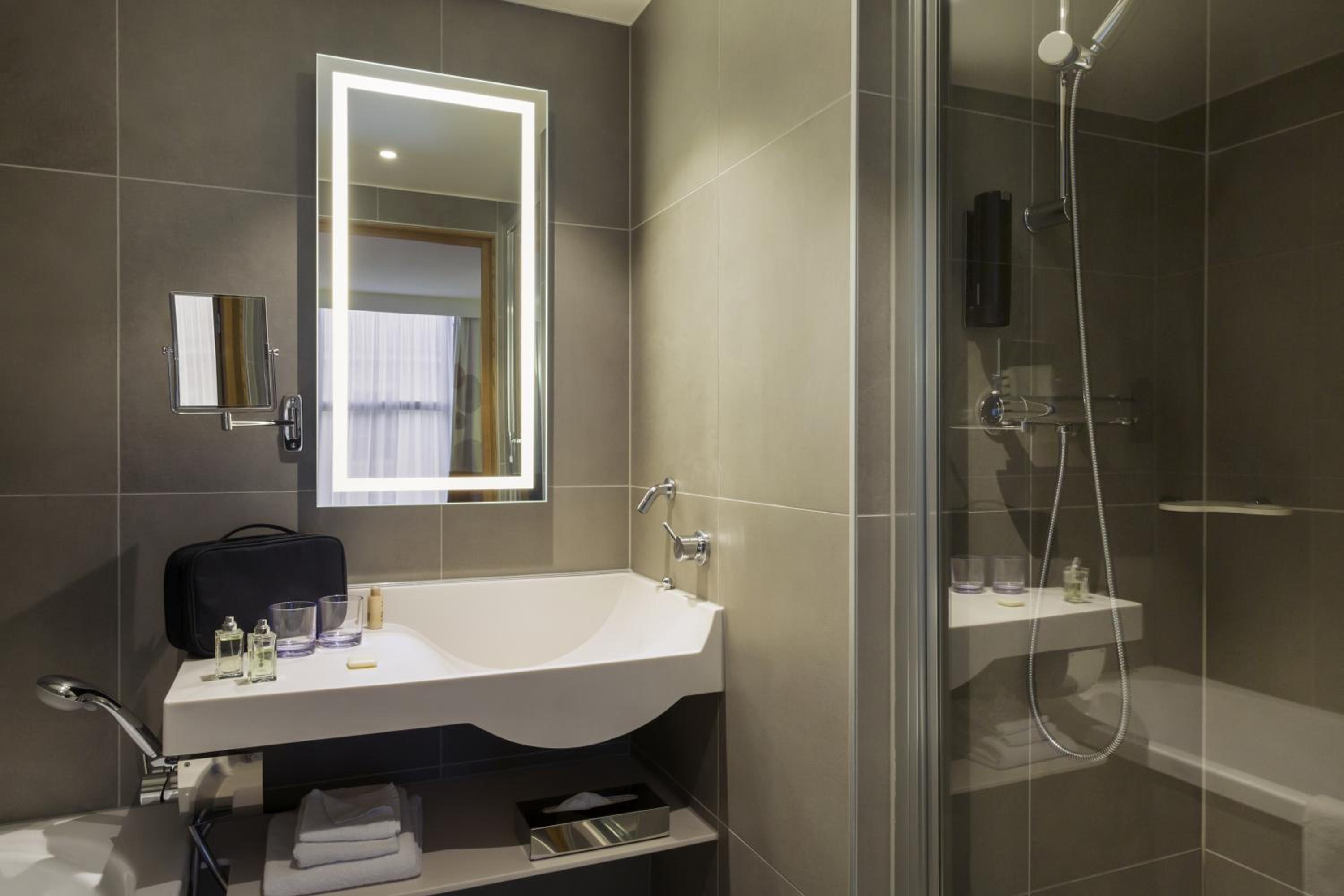 Geneva Vacations - Novotel Geneve Centre - Property Image 86