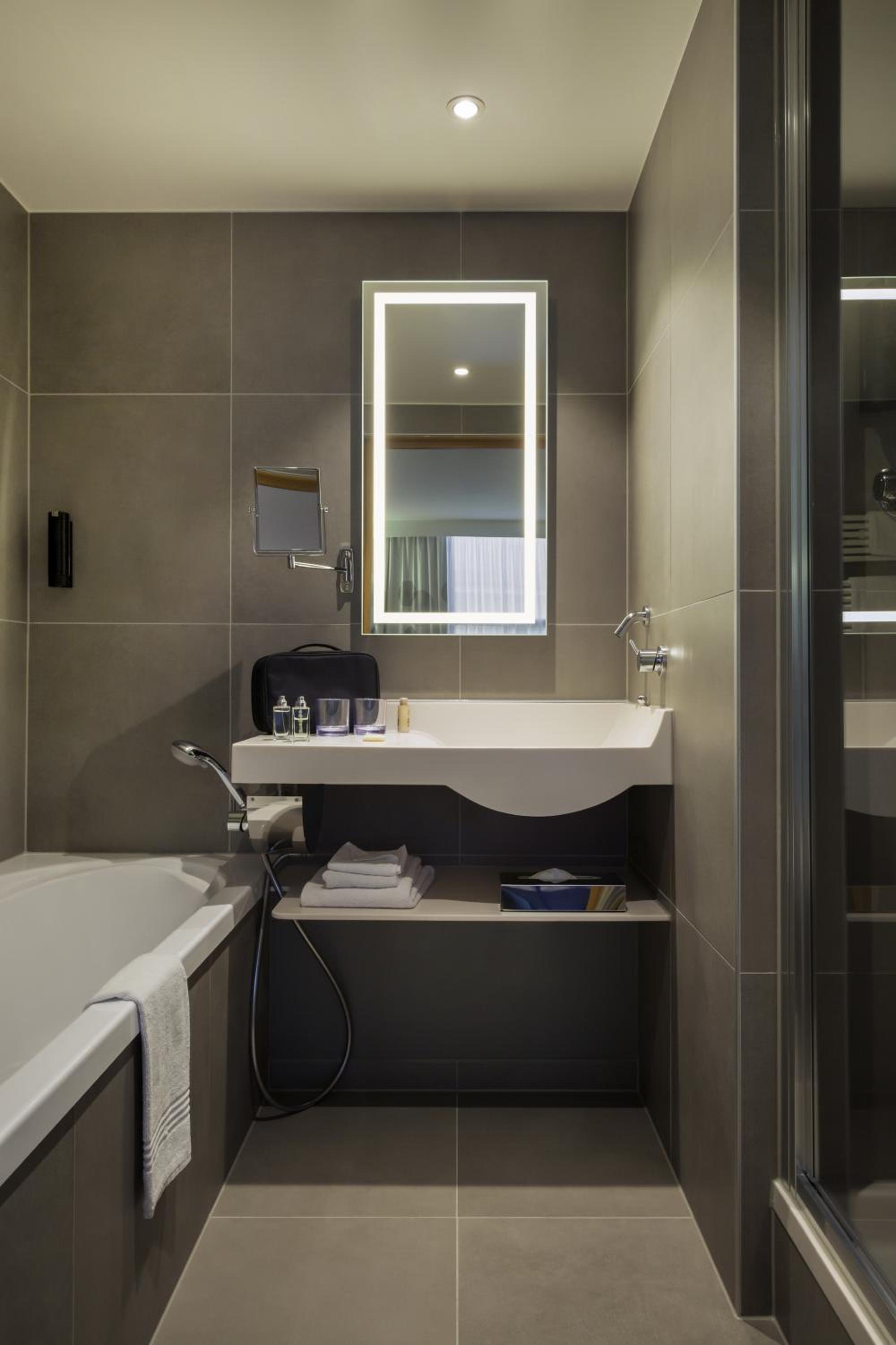 Geneva Vacations - Novotel Geneve Centre - Property Image 27