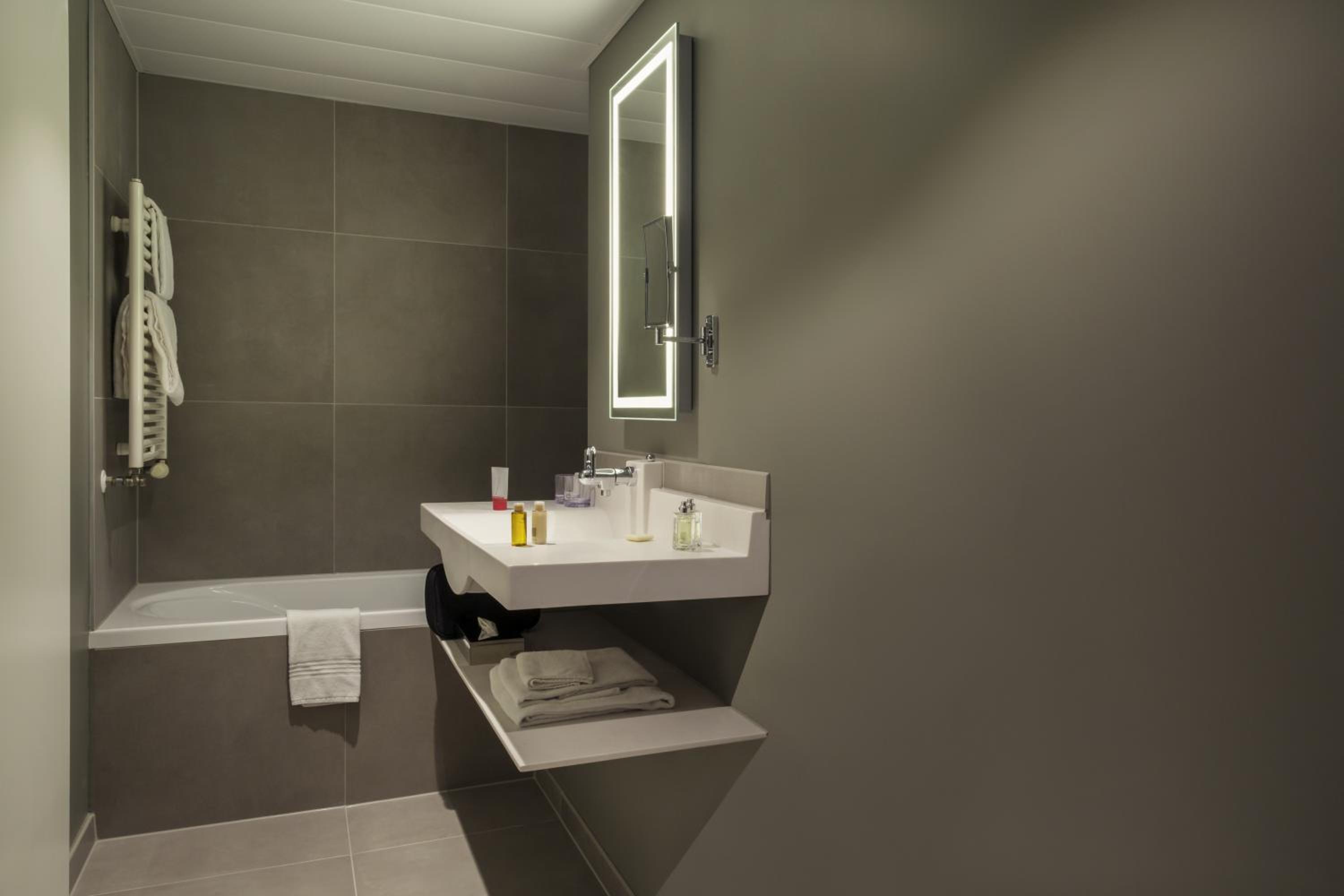 Geneva Vacations - Novotel Geneve Centre - Property Image 25