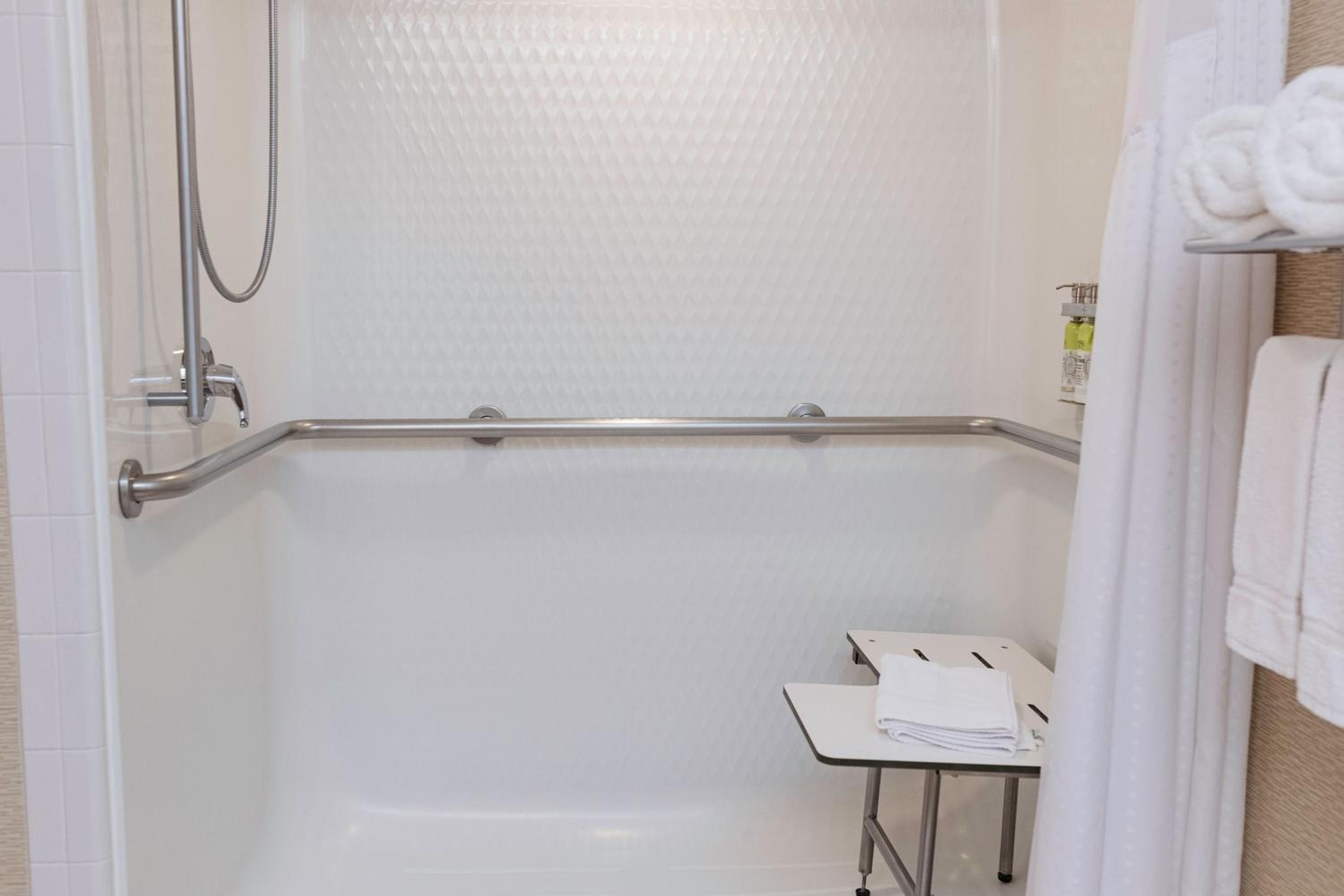 Holiday Inn Express  Suites - Olathe North, an IHG Hotel - Property Image 22