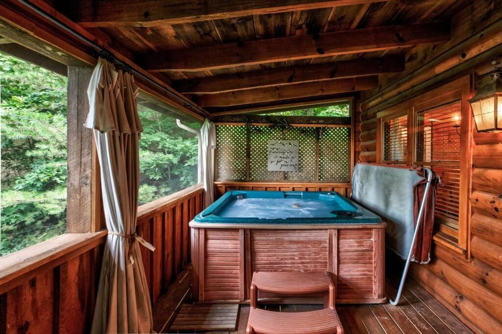 Nice View Fireplace, Hot Tub, Porch Bed, Private view 3