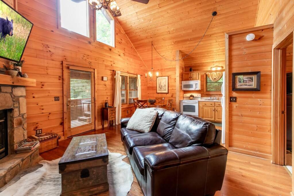 Nice View Fireplace, Hot Tub, Porch Bed, Private view 5