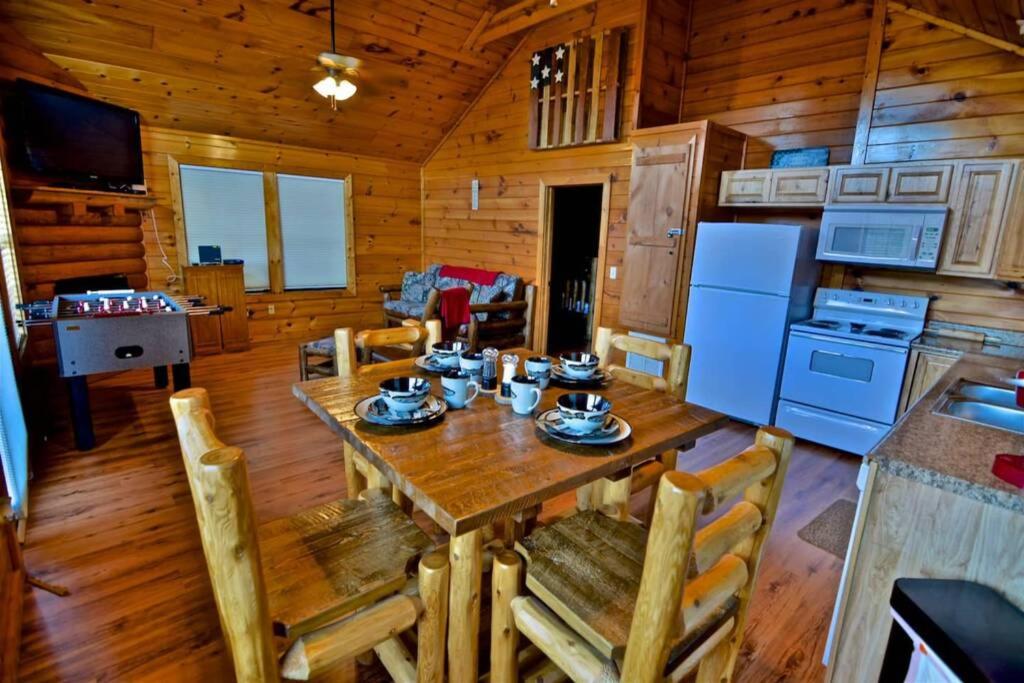 Secluded Cabin Near Smoky Mountains. Hot Tub! Honeymoon! view 5