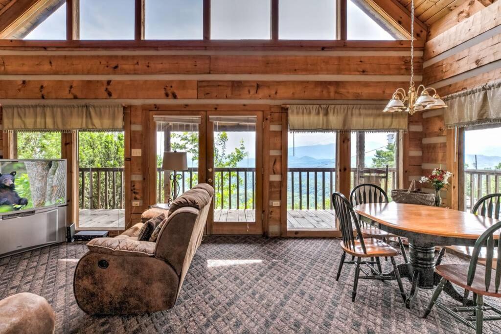 Super View,Smoky Mtn Log Cabin,Pool Table,Hot Tub view 3