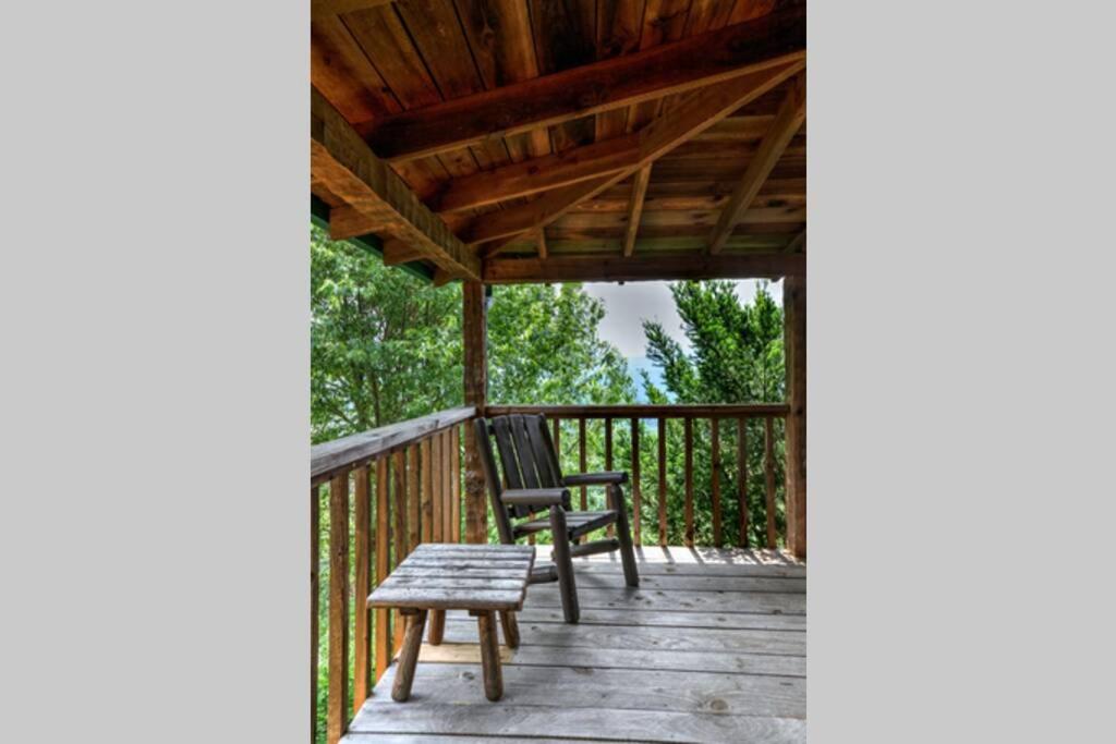 Super View,Smoky Mtn Log Cabin,Pool Table,Hot Tub view 4