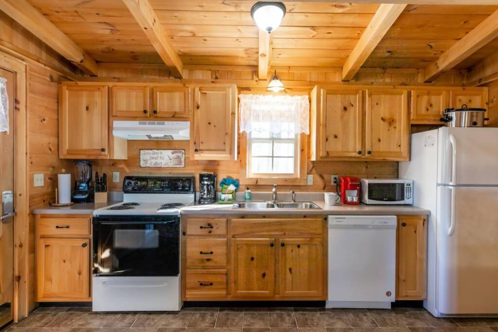 Amazing Views! Hot Tub,Pool Table,Fireplace,Relax! view 5