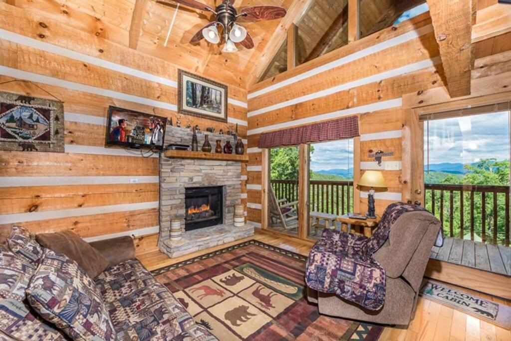 View! Private! Hot Tub,Pool Table,Fireplace,RELAX! view 3