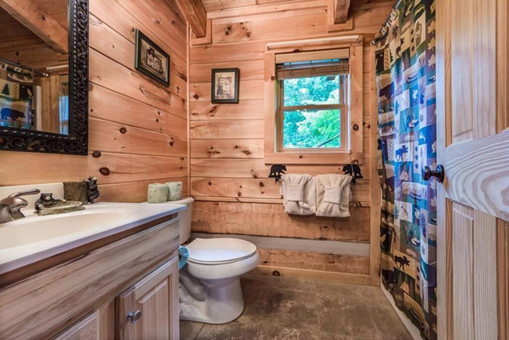 View! Private! Hot Tub,Pool Table,Fireplace,RELAX! view 5