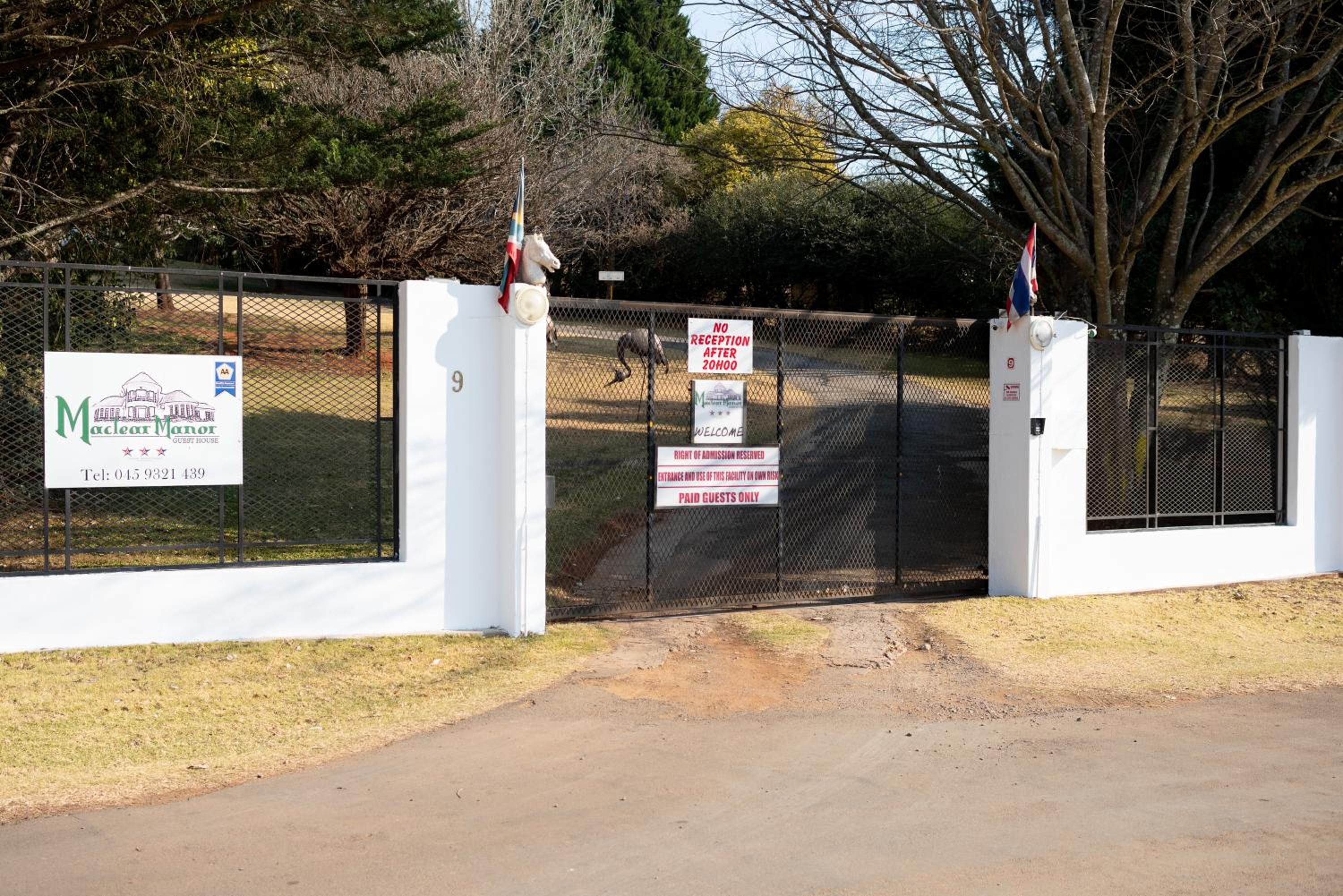 Maclear Manor