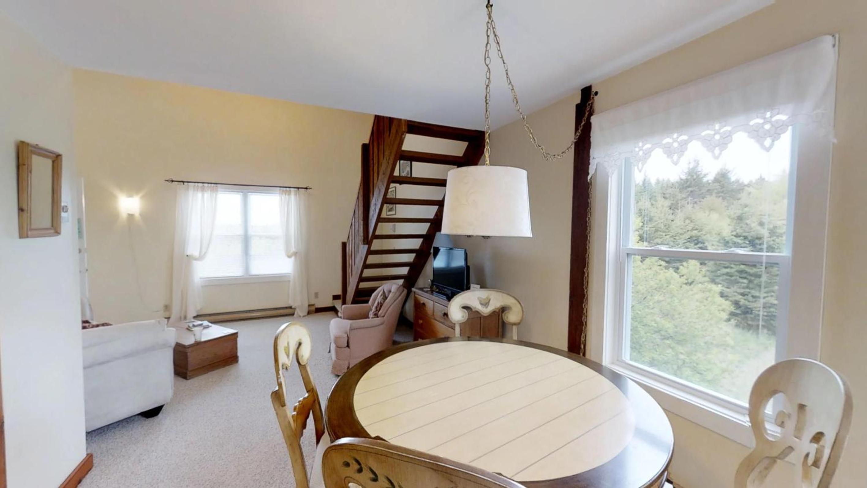 Bayview Pines Country Inn B&B