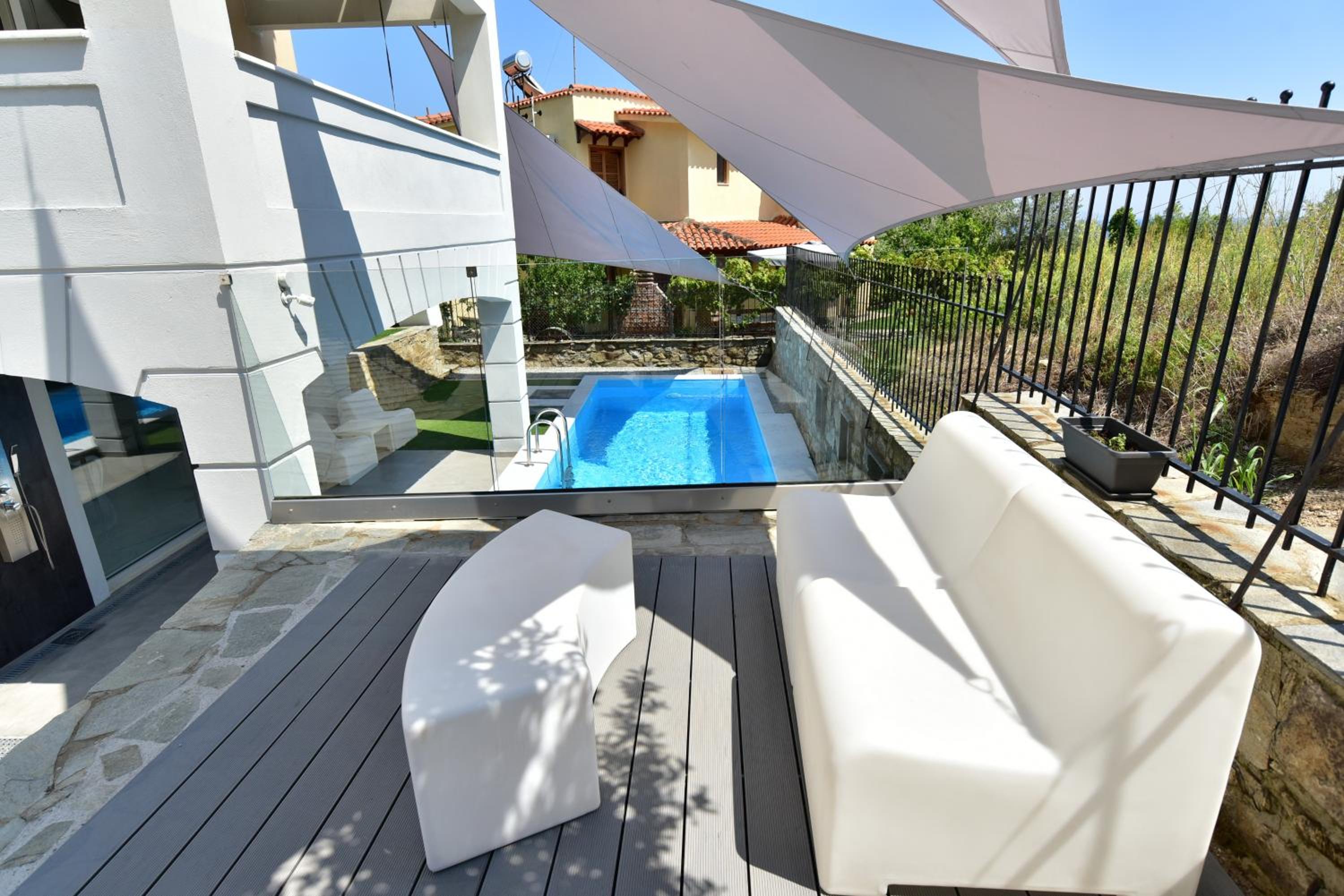 Alpha Delta Pool Suite photo 4