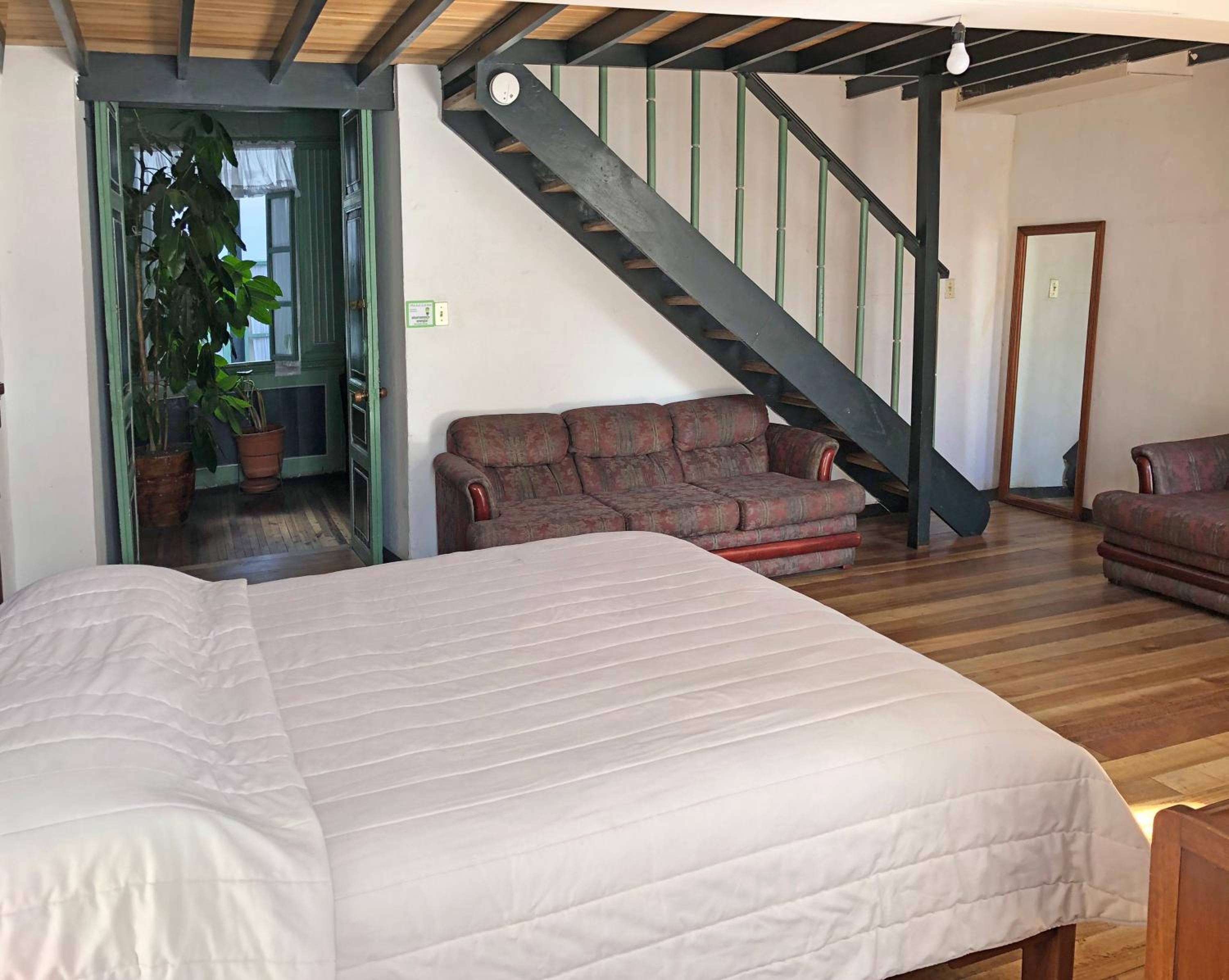 Hostal Latina