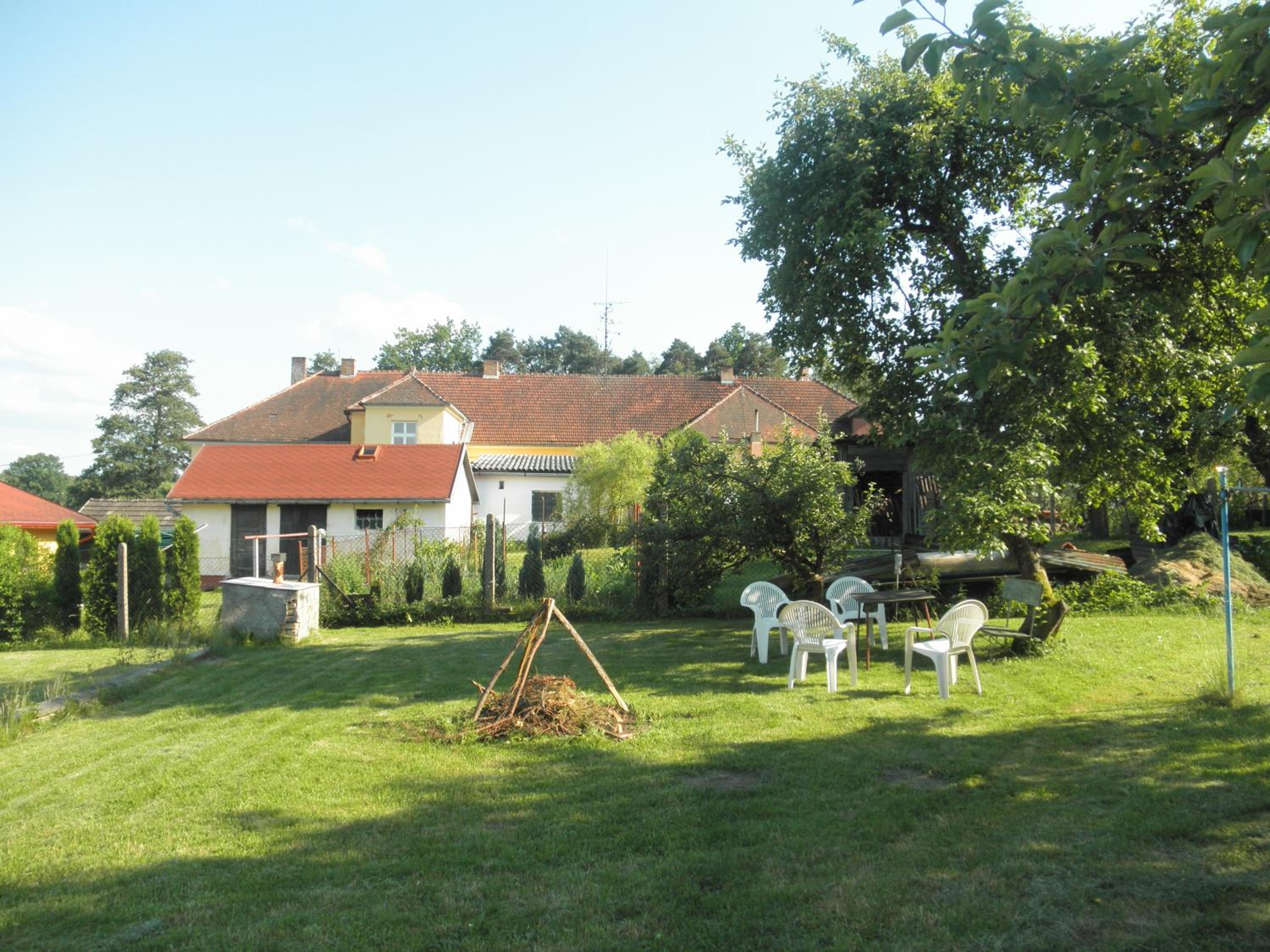 Chlalupa se zahradou - Chlum u Třeboně
