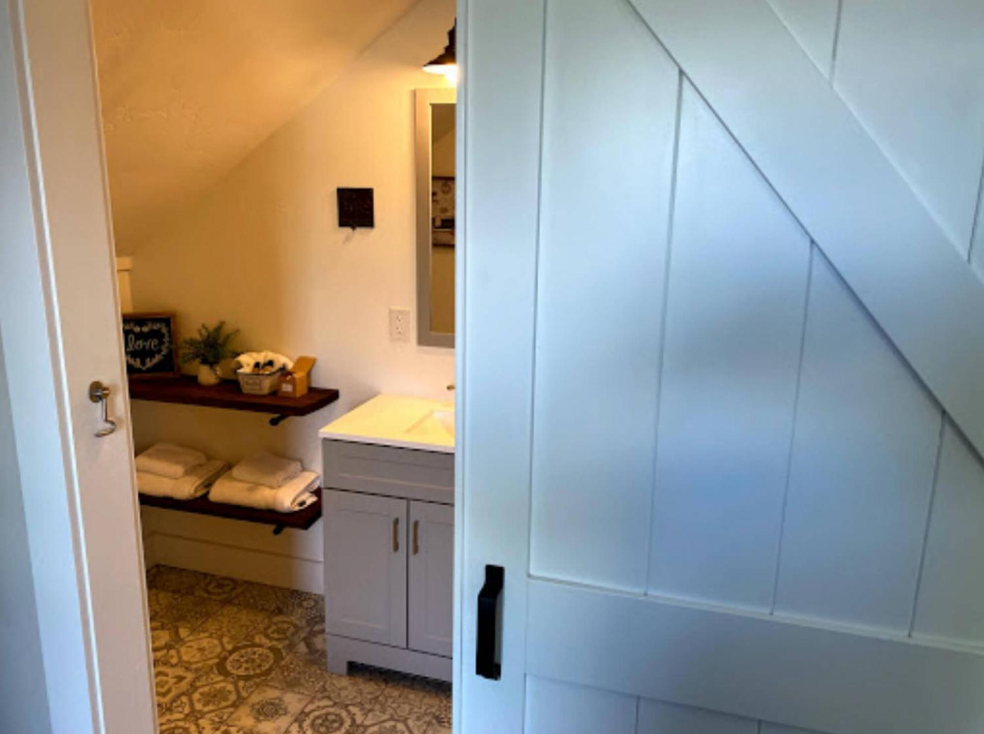 The Farmhouse Inn & Kitchen, 2 blocks from Downtown Whitefish, Montana view 5