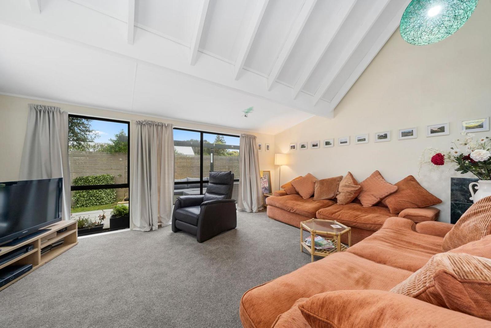 Wharerata - Otaki Beach Holiday Home view 3