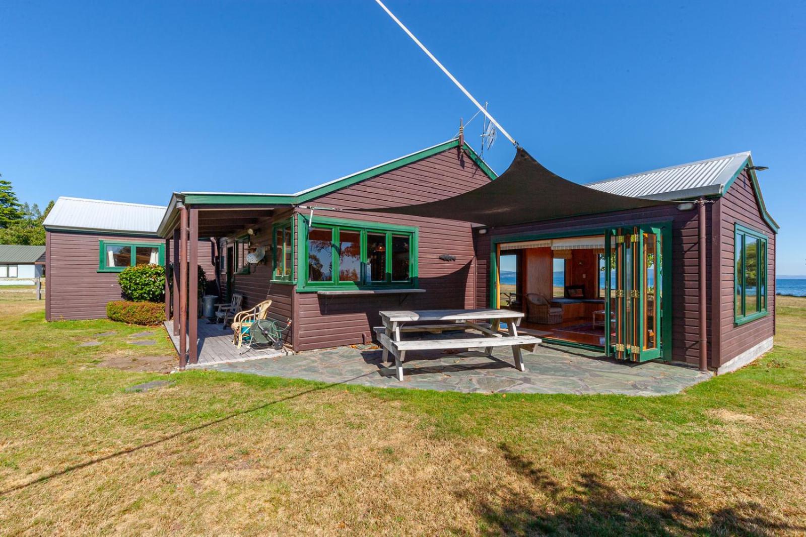 Lakeside Lodge - Tauranga Taupo Holiday Home view 4