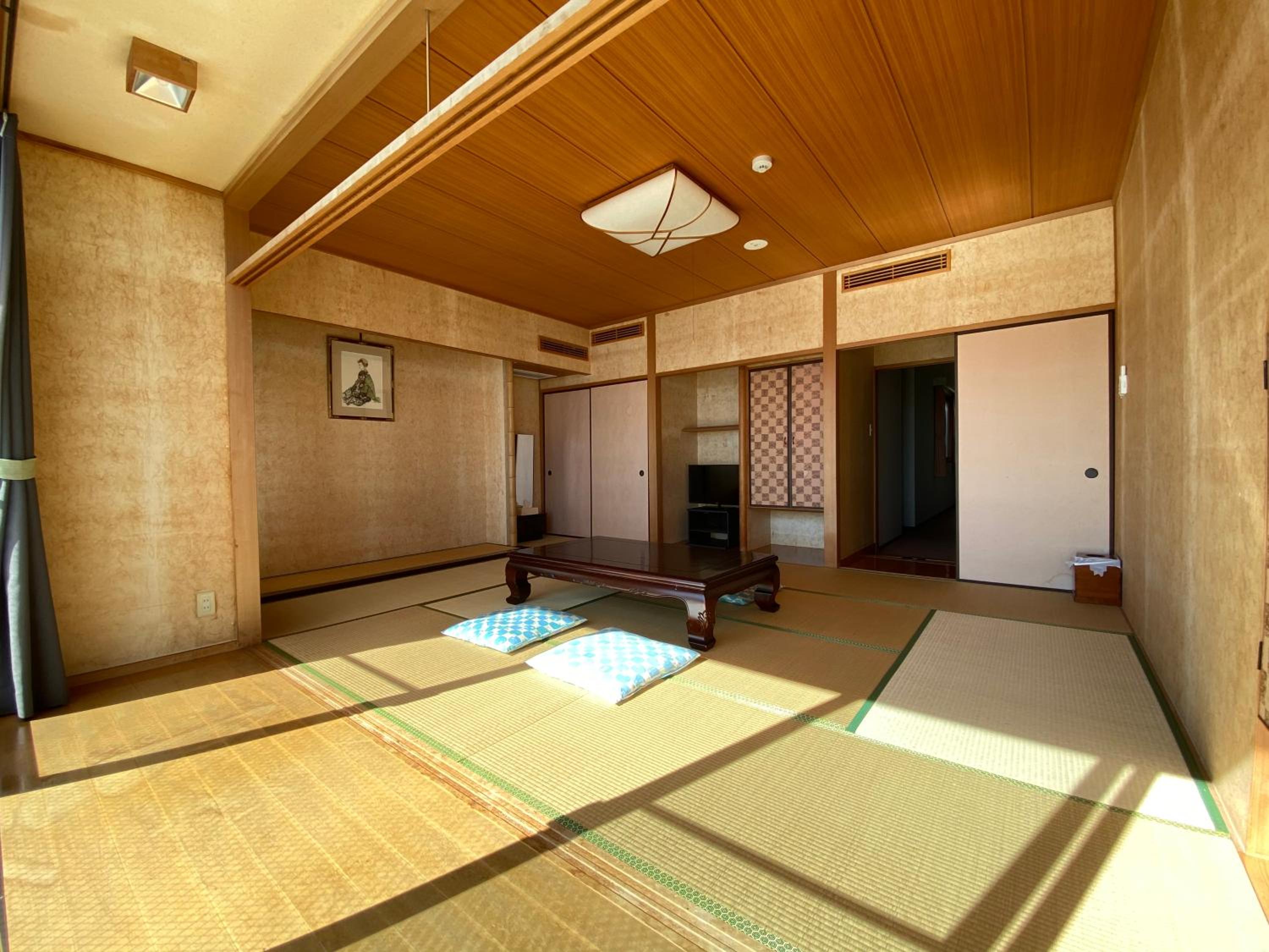 Atami Onsen Guest House Megumi 5 minutes walk from Atami Station