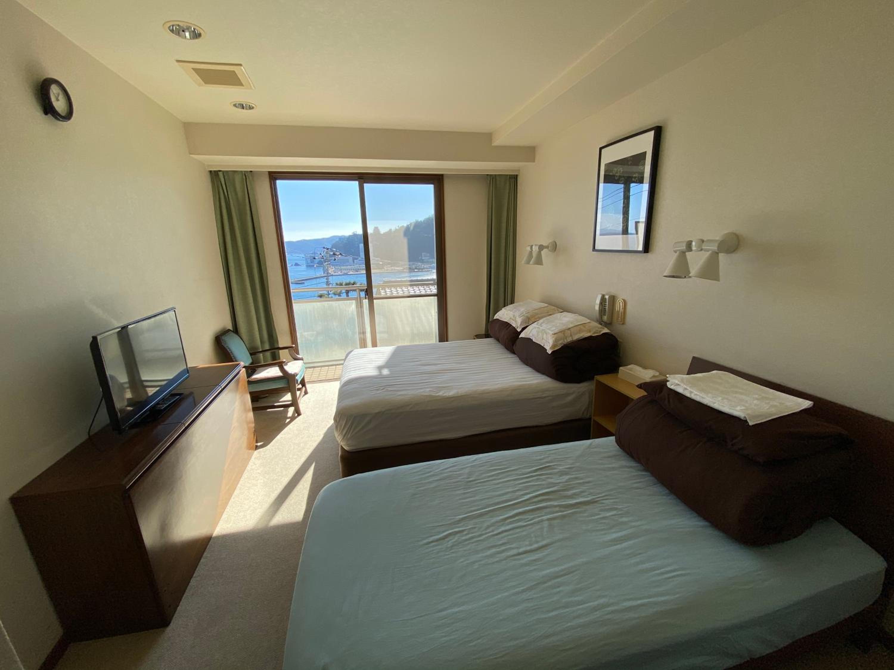 Atami Onsen Guest House Megumi 5 minutes walk from Atami Station
